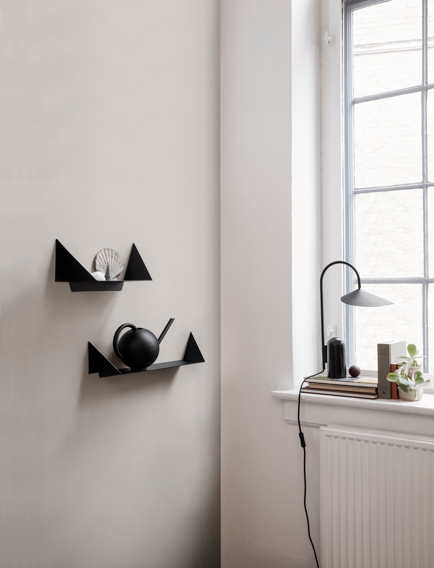 Arum Table Lamp | Black/Black Marble | by ferm Living - Lifestory