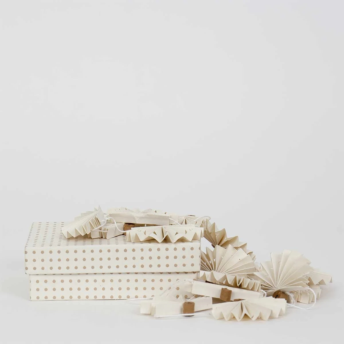Rafaela Angel Hanging Garland 150cm in White & Brown