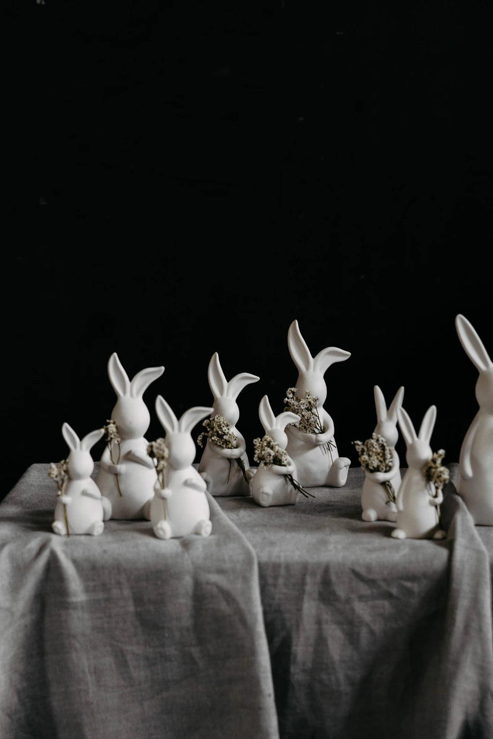 Storefactory 'Elias' Ceramic Bunny with Open Arms in Matte White | Lifestory