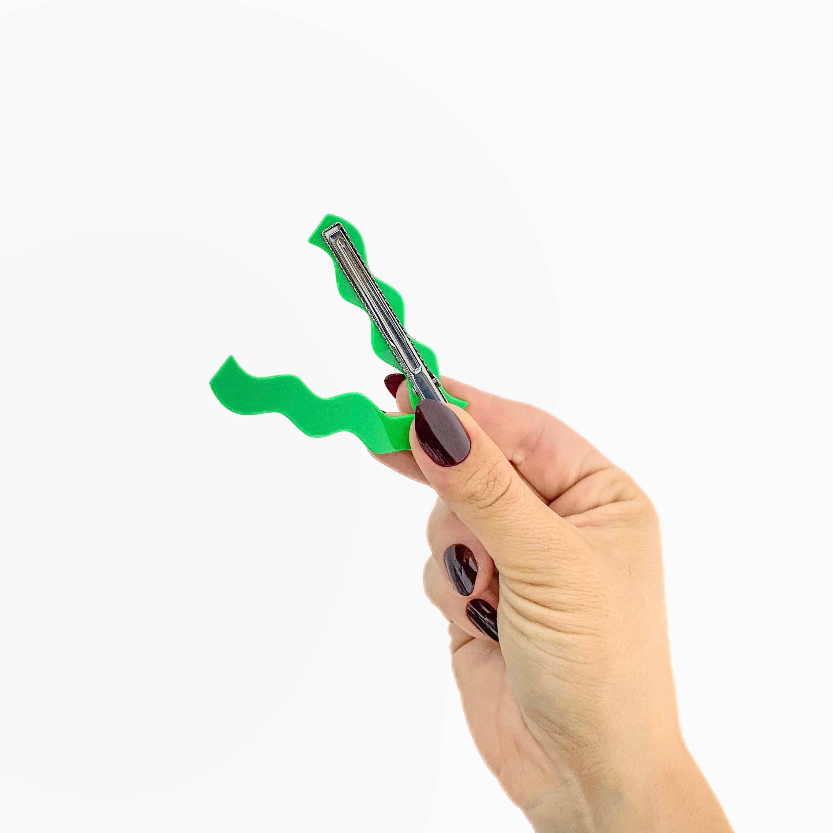 CHUNKS Allie Clips Set of 2 in Wavy Kelly Green being held by a models hand