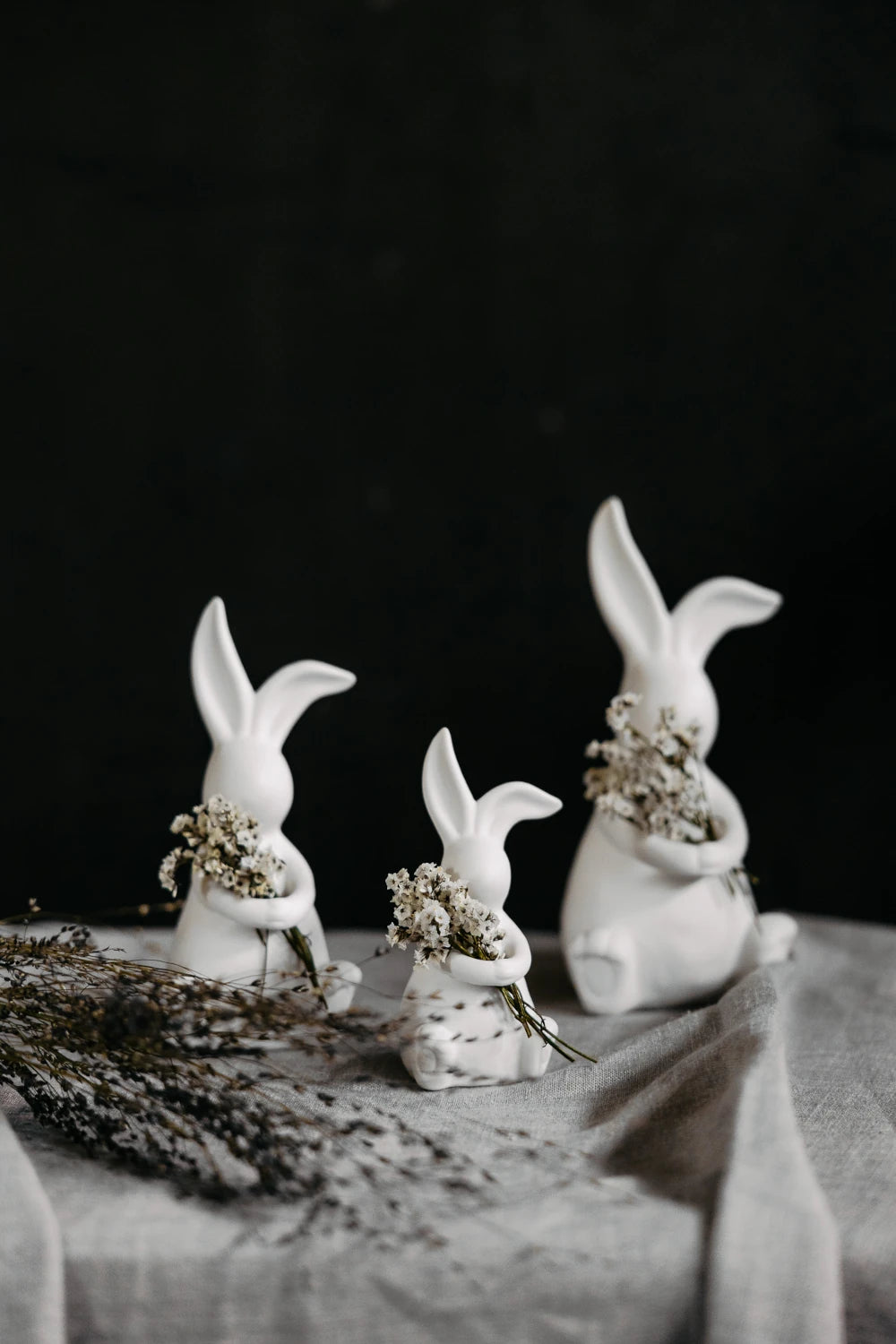 Storefactory 'Elias' Ceramic Bunny with Open Arms in Matte White | Lifestory