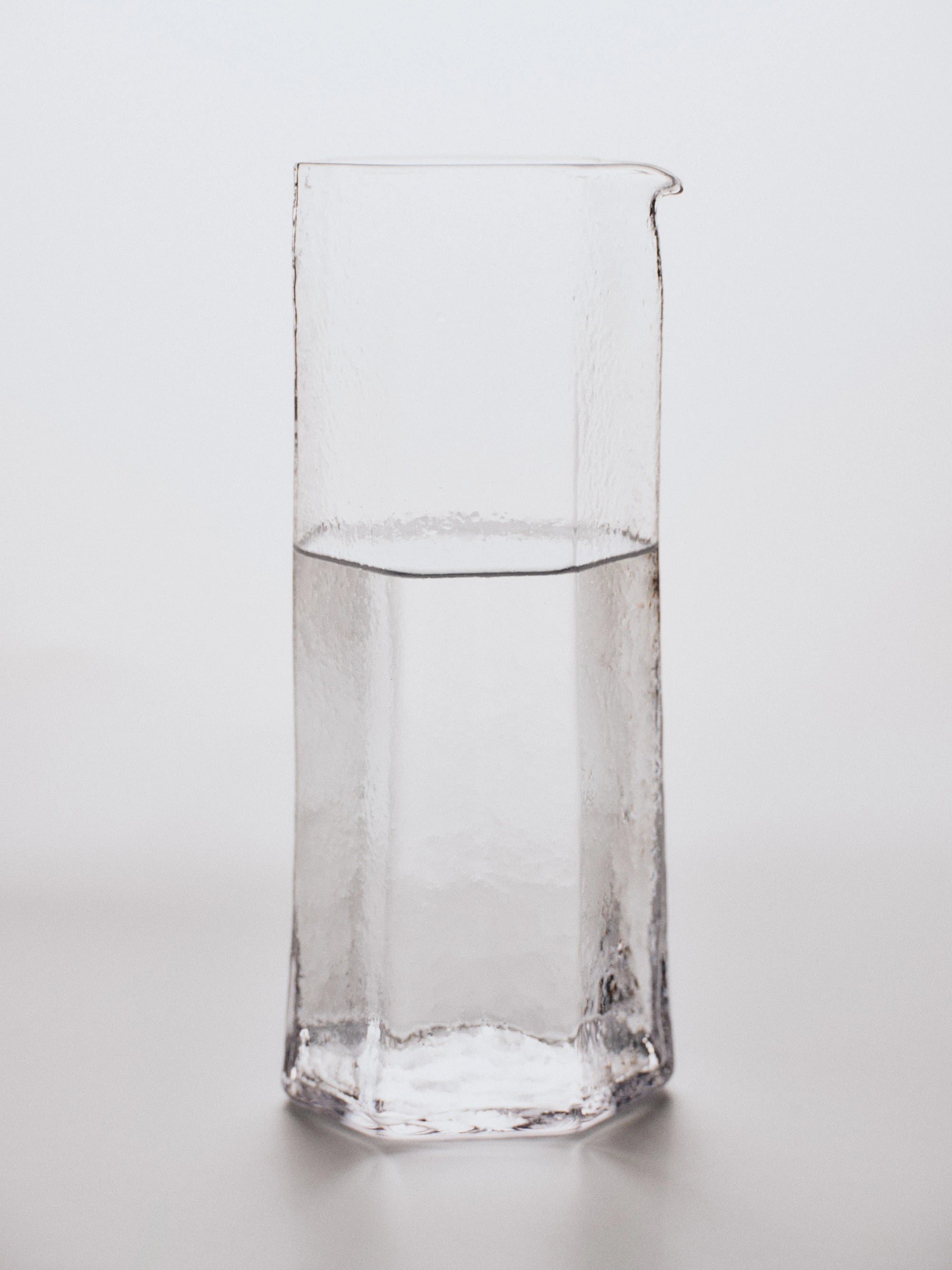 Ferm Living Kiru Carafe in Clear Glass - Lifestory