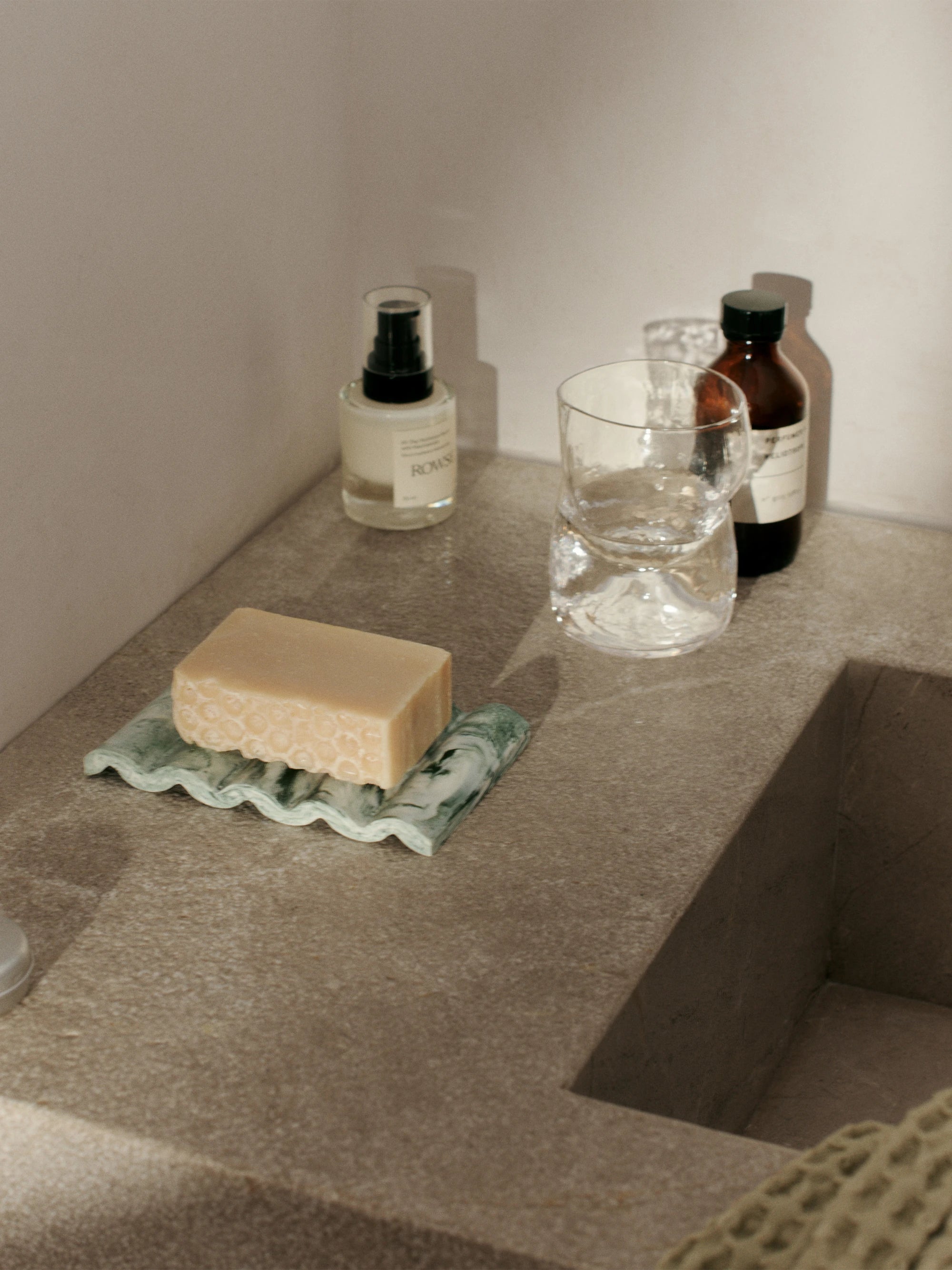 Ferm Living 'Mist' Soap Dish in Marbled Resin - Lifestory