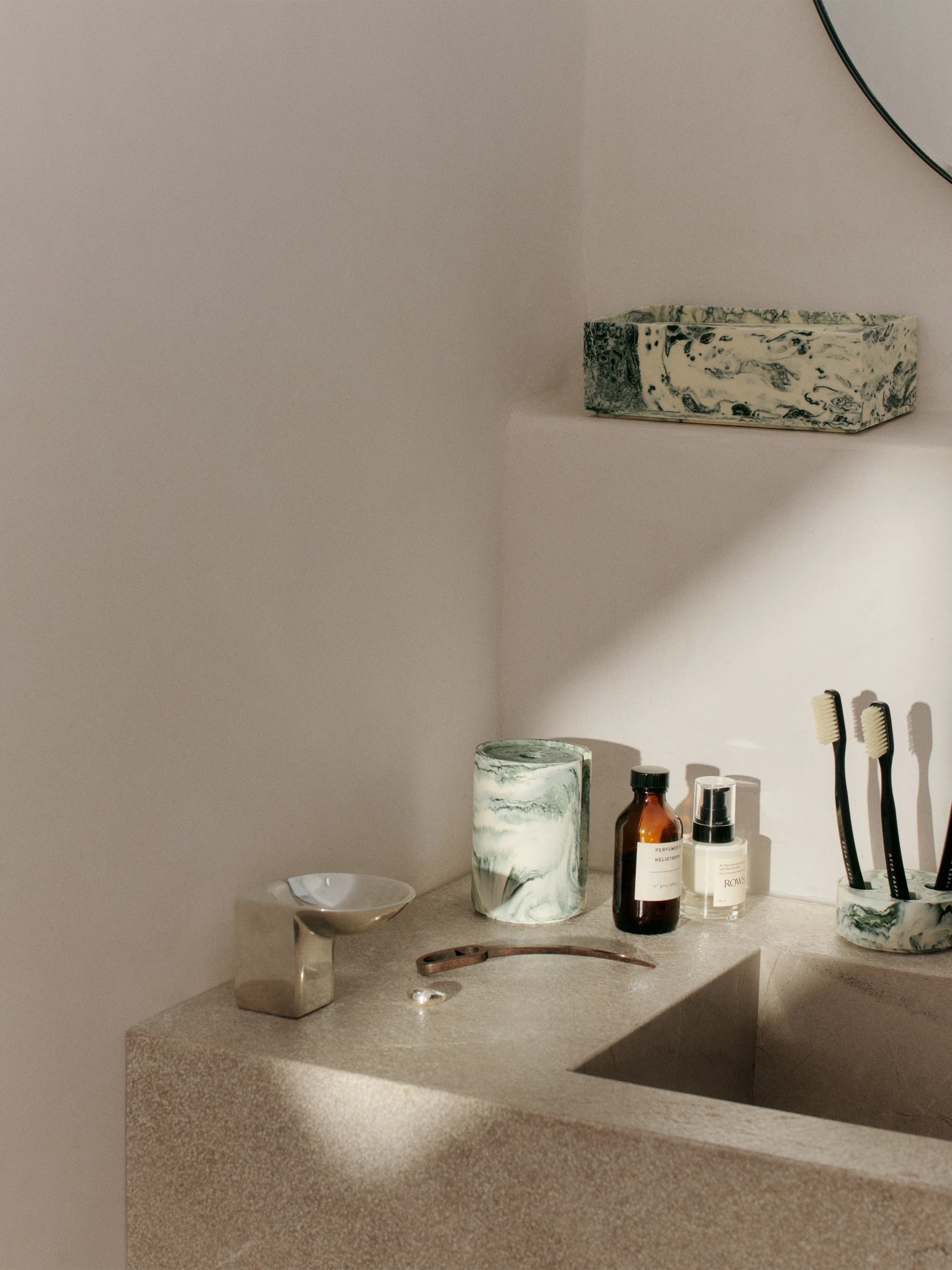 Ferm Living 'Mist' Multiple Toothbrush Holder in Marbled Resin - Lifestory