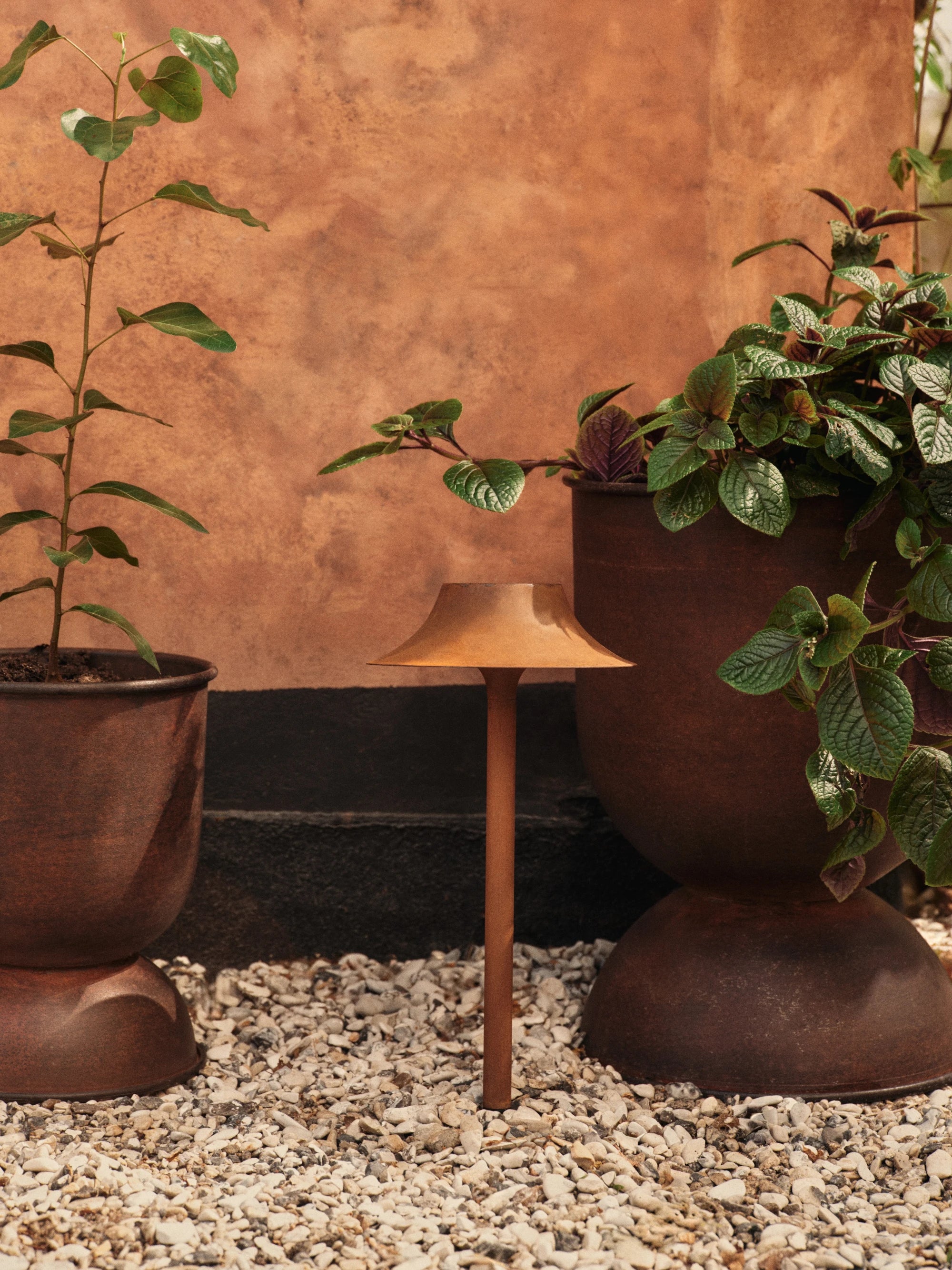 Ferm Living Hourglass Plant Pot Medium in Rust - Lifestory