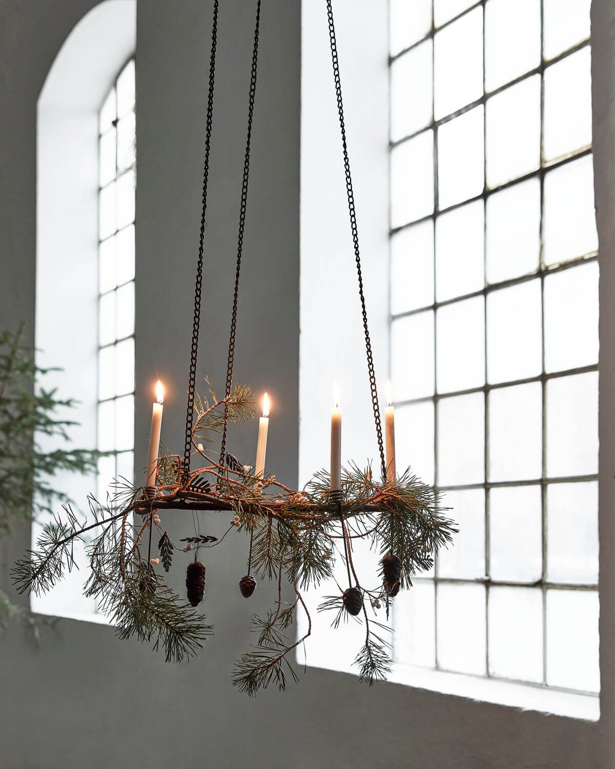 Leaf Garland | Black & White | Iron, Brass & Wood | by House Doctor - Lifestory