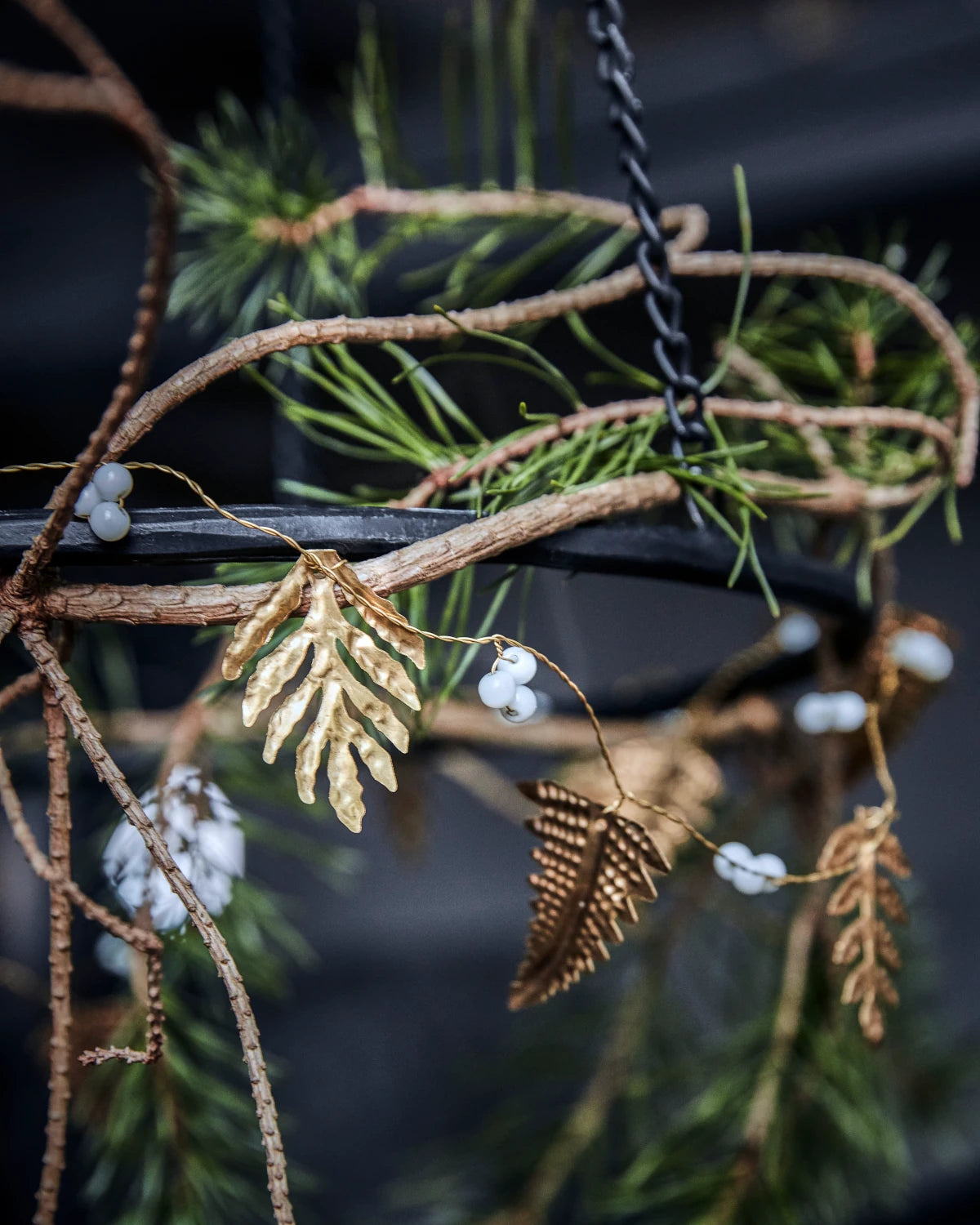 House Doctor Leaf Garland in Golden & White (150cm) - Lifestory