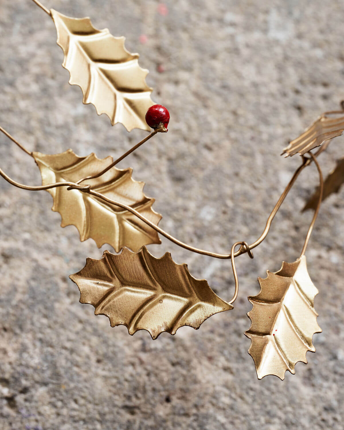 Leaf Garland | Golden & Red | Iron & Wood | by House Doctor - Lifestory