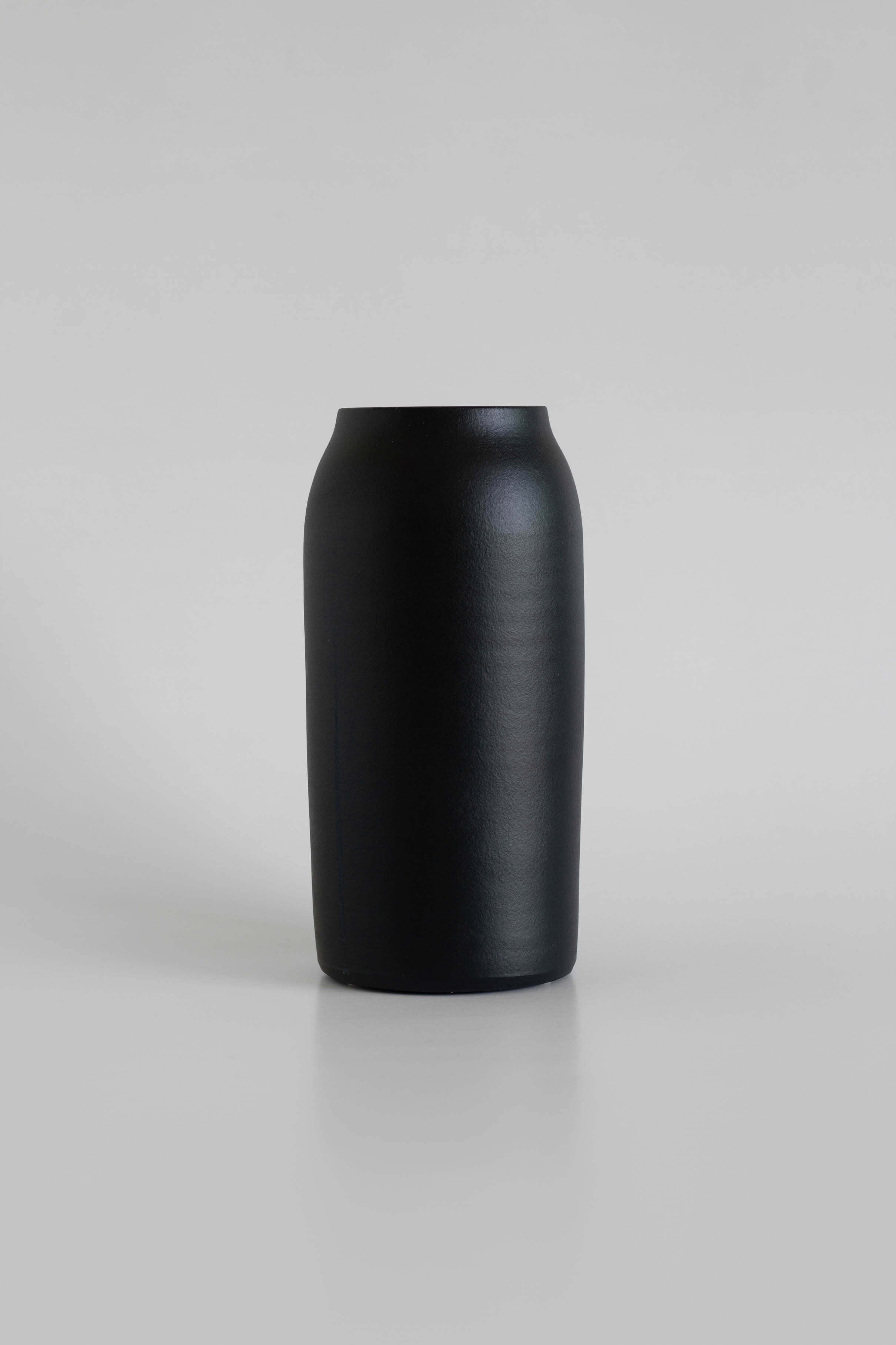 The Island Collection 01 Vase | Black | Handmade Earthenware | by O Cactuu - Lifestory - O Cactuu