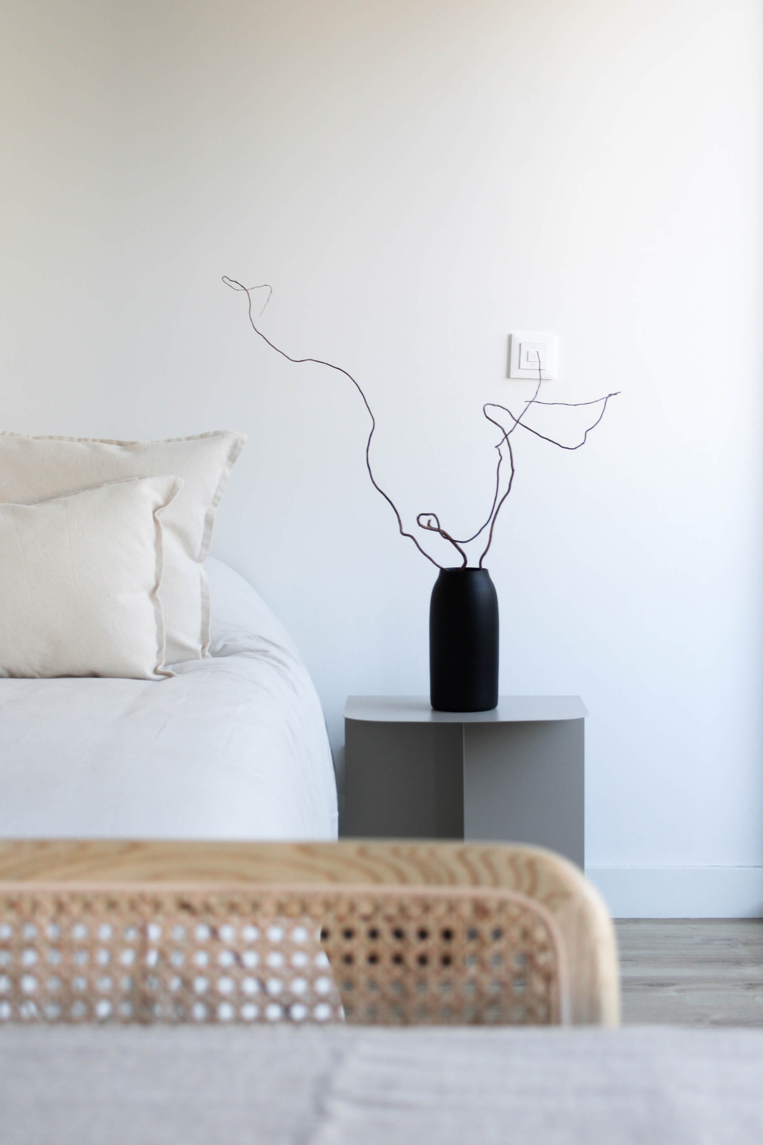 The Island Collection 01 Vase | Black | Handmade Earthenware | by O Cactuu - Lifestory - O Cactuu
