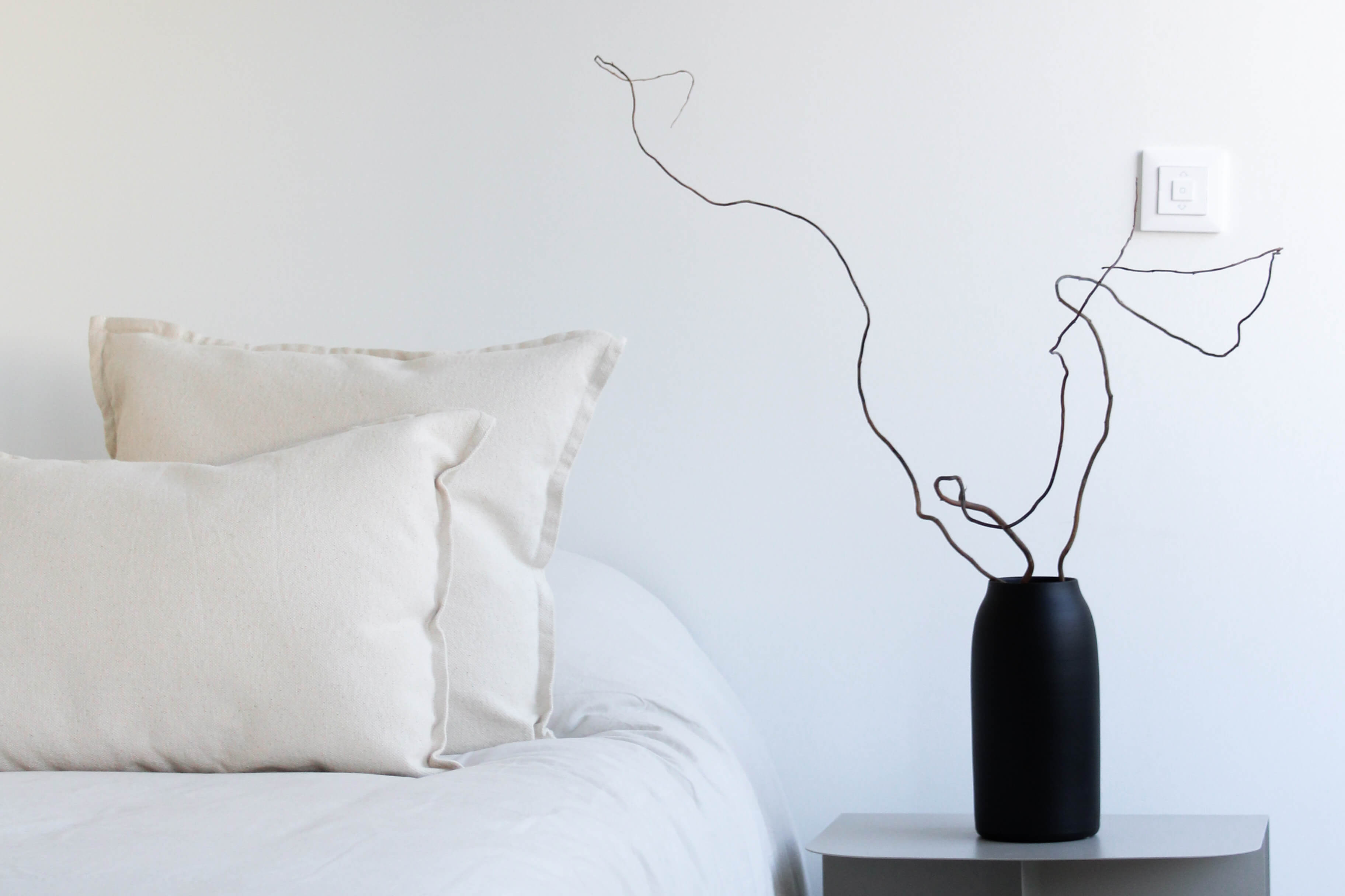 The Island Collection 01 Vase | Black | Handmade Earthenware | by O Cactuu - Lifestory - O Cactuu
