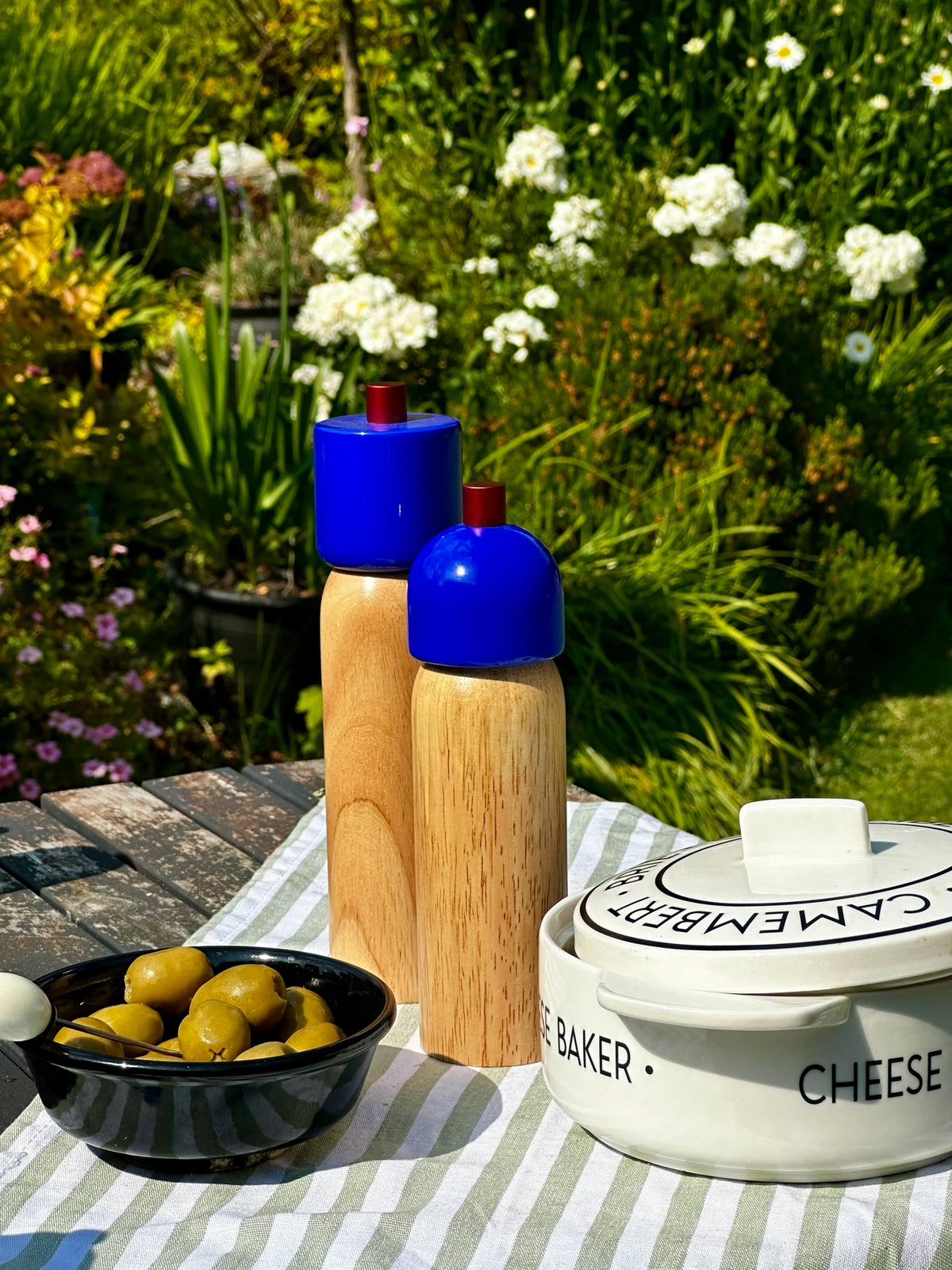 MAEGEN Salt & Pepper Grinder in Navy & Red - 2 Sizes