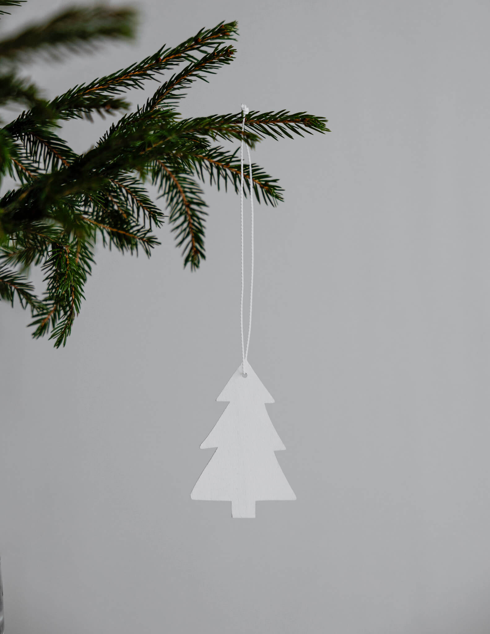 Mulseryd Tree Decoration | White or Brown | by Storefactory - Lifestory