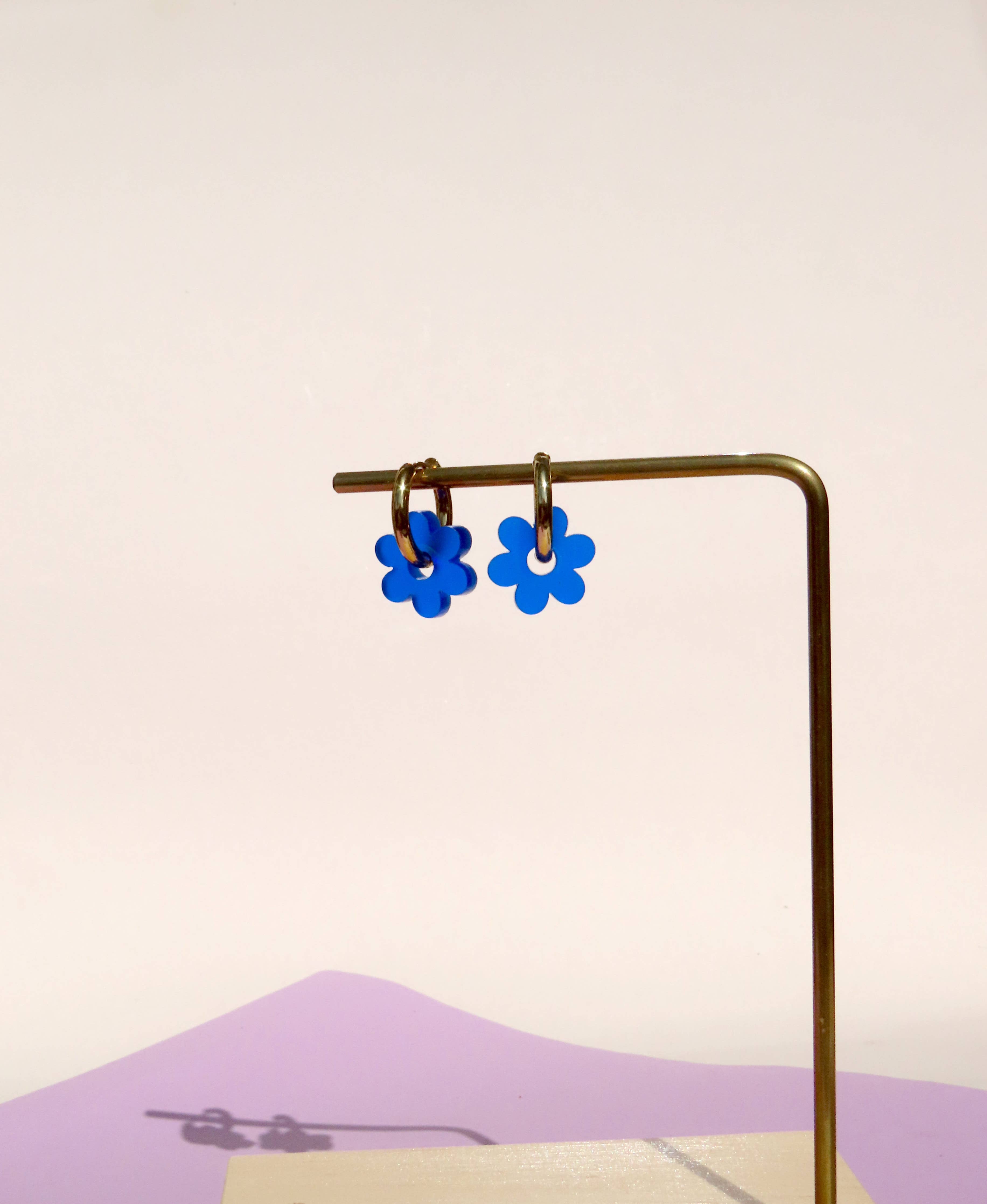 Niemalsmehrohne Flower Hoop Earrings in Acrylic - Lifestory