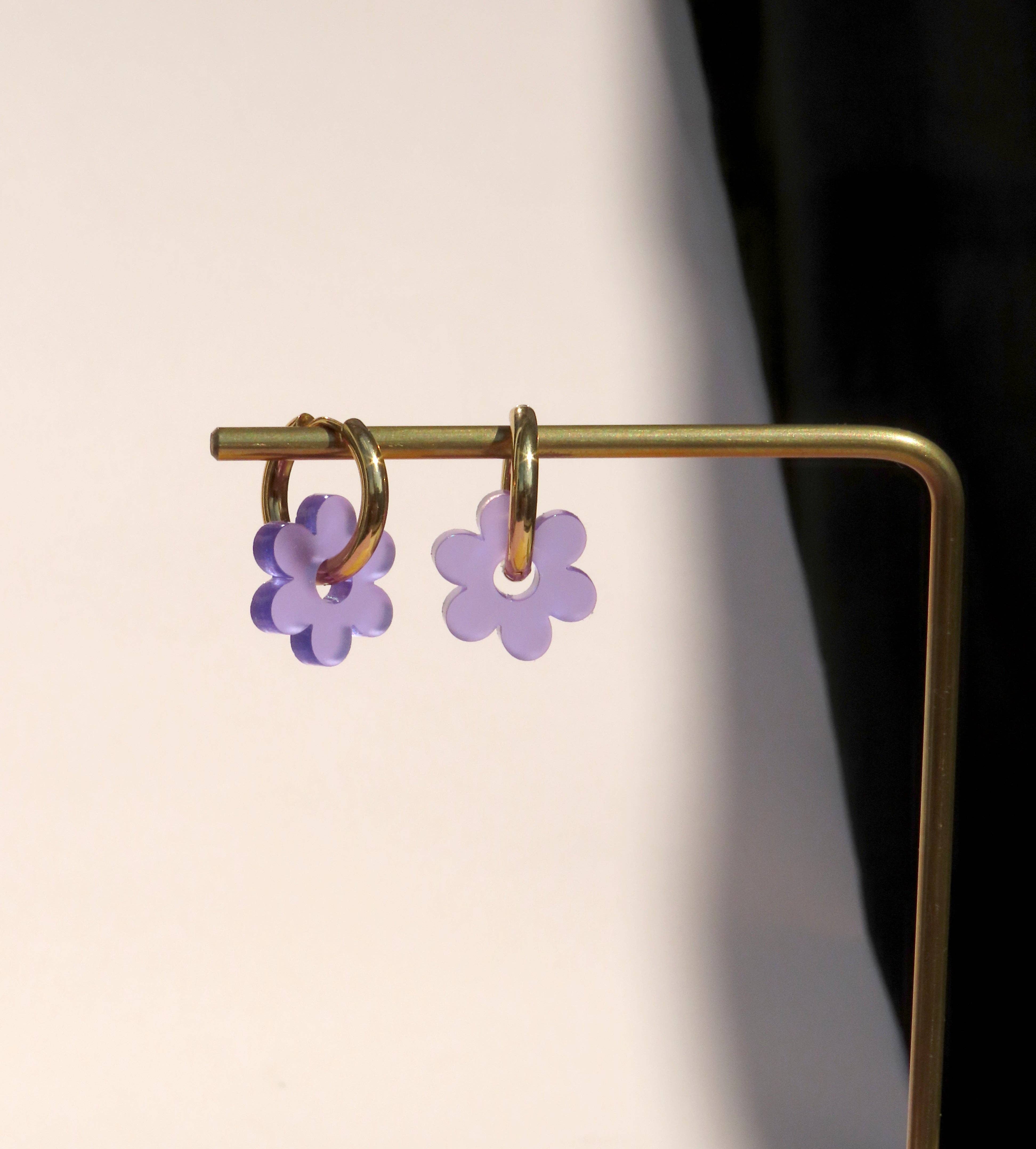 Niemalsmehrohne Flower Hoop Earrings in Acrylic - Lifestory