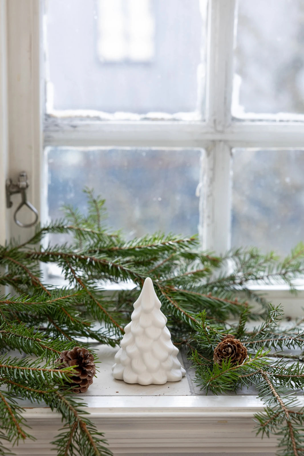 Norrskog Small Ceramic Tree in white by Storefactory | Lifestory
