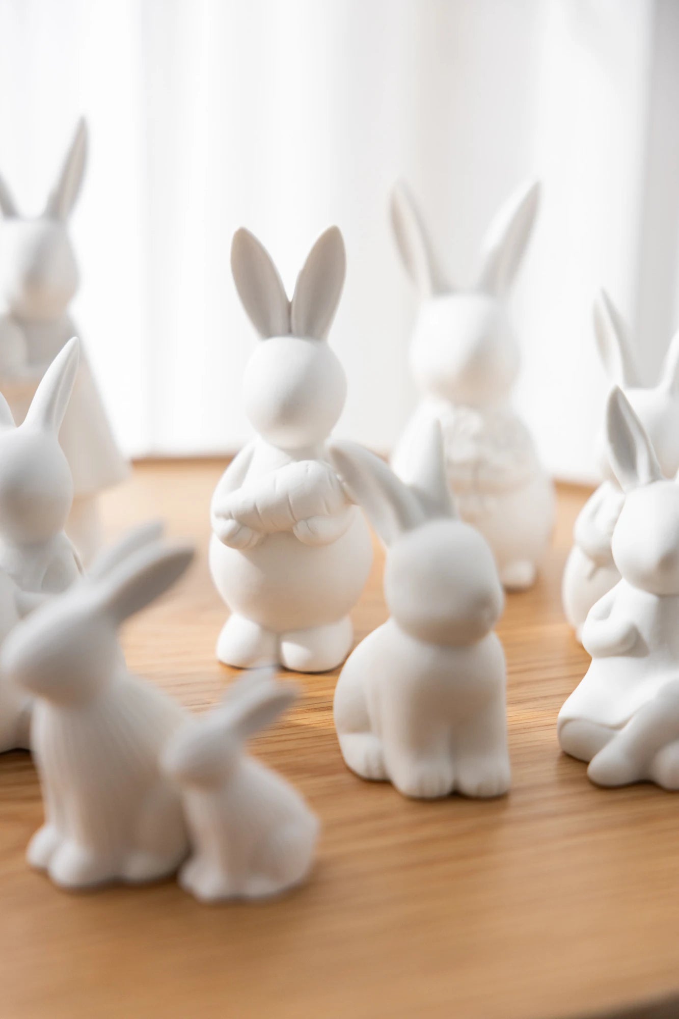 Storefactory 'Harry' Small Ceramic Bunny with Carrot in Matte White - Lifestory