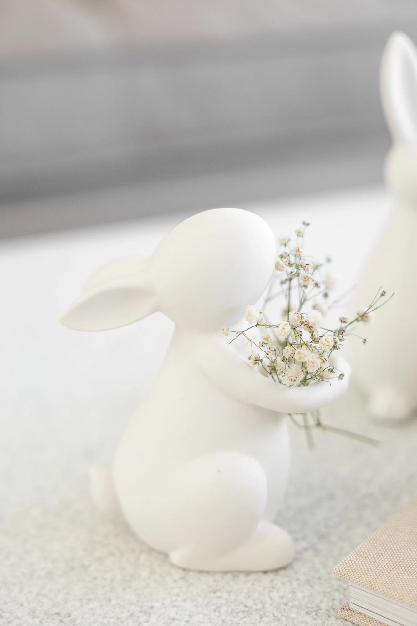 Storefactory 'Joar' Small Open Armed Ceramic Bunny in Matte White - Lifestory