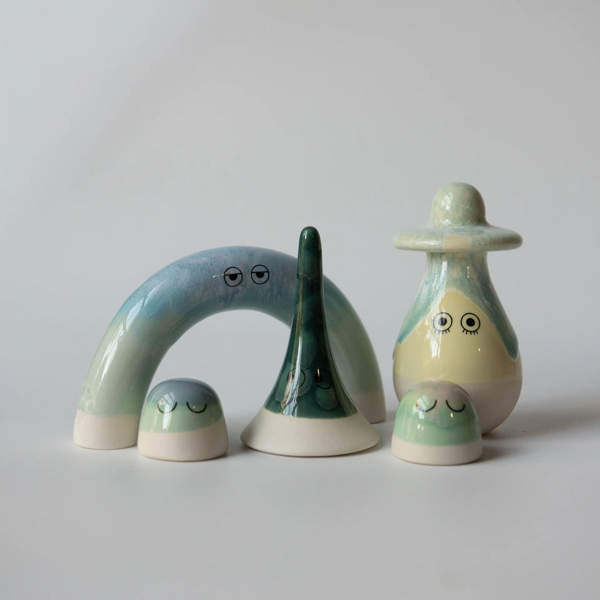 Studio Arhoj Familia Figurine | Niji | Larry in Blue