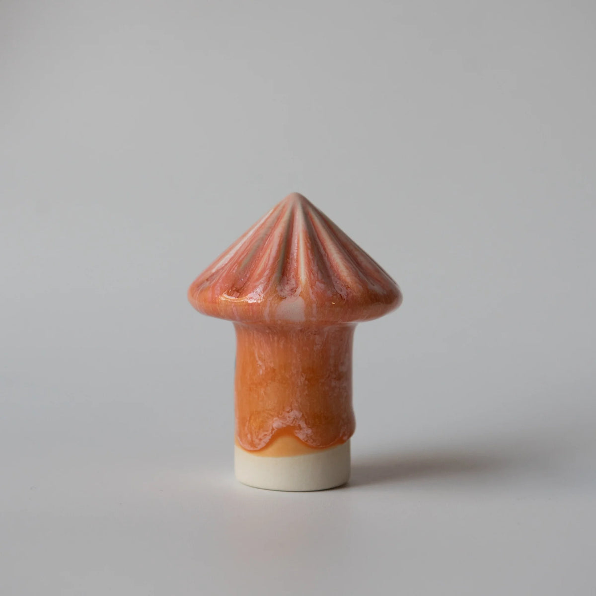 Studio Arhoj Familia Figurine, Osu | Walter in Peach