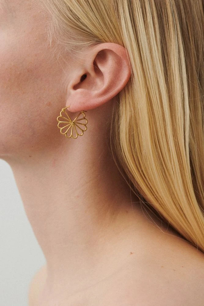 Bellis Earrings in Sliver and Gold Plated Silver by Pernille Corydon | Lifestory