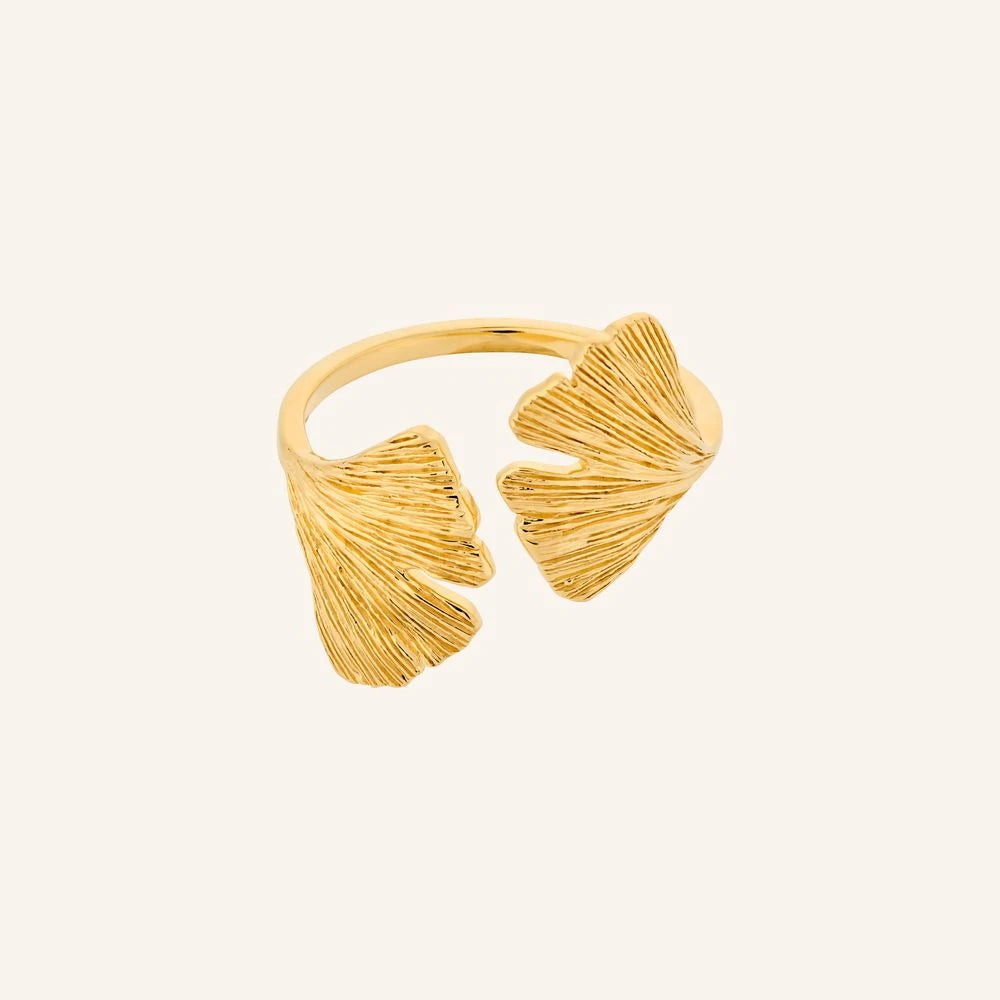 Biloba Ring in Gold-Plated Silver by Pernille Corydon