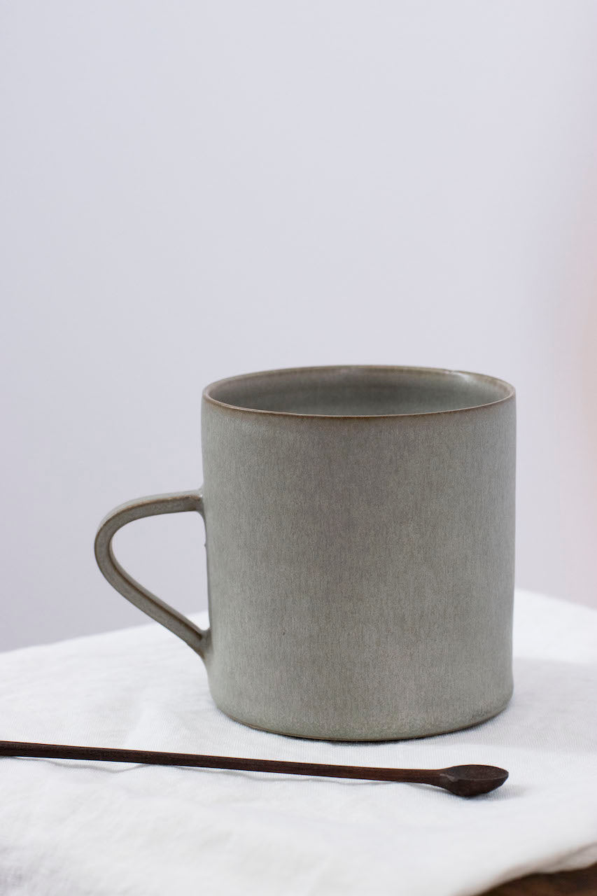 Cylindrical Cup | Feather Grey | by Borja Moronta - Lifestory