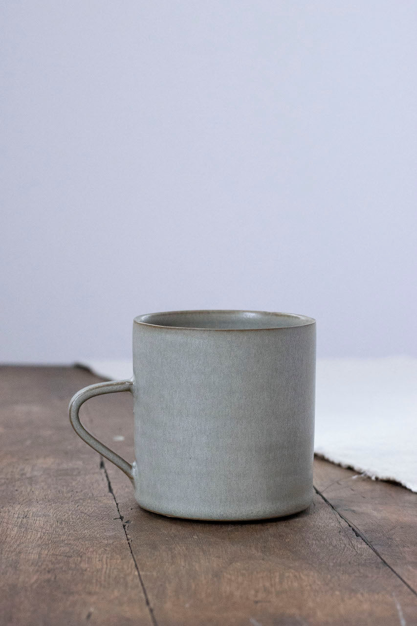 Cylindrical Cup | Feather Grey | by Borja Moronta - Lifestory