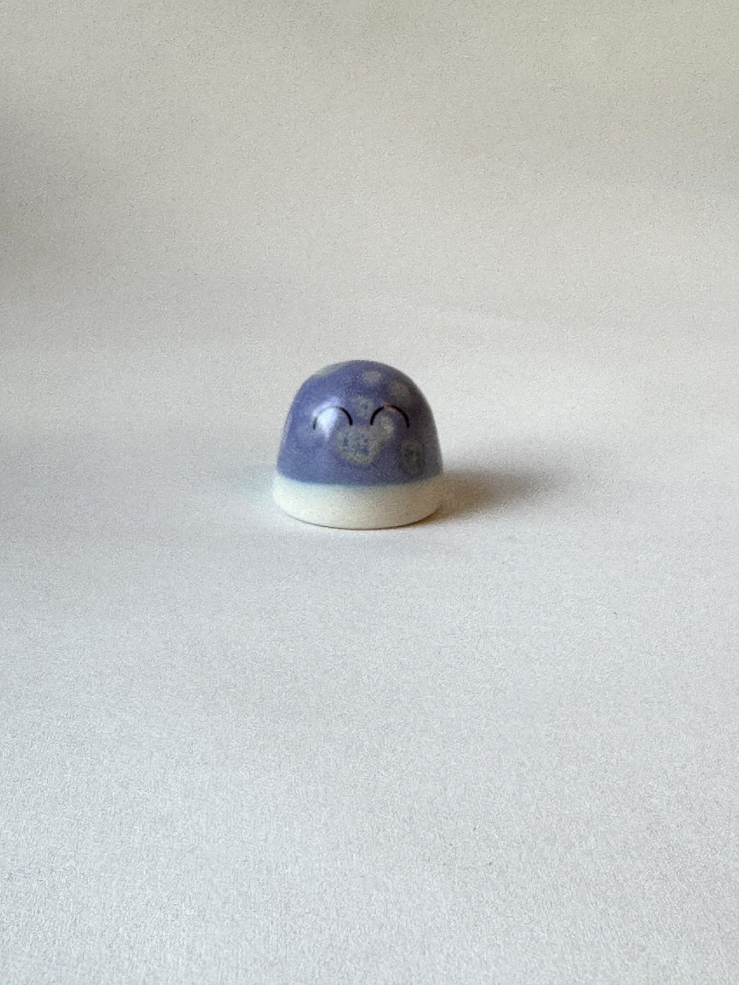 Familia Figurine | Dot | Flint | by Studio Arhoj