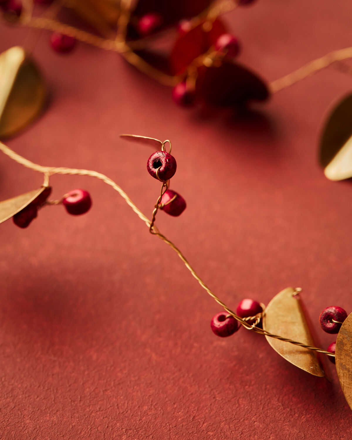 House Doctor Leafi Garland in Golden & Red (183cm)