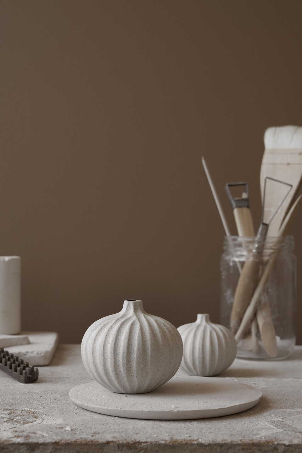 Bari Vase | Medium | Sand White Light Deep Lines | by Lindform - Lifestory