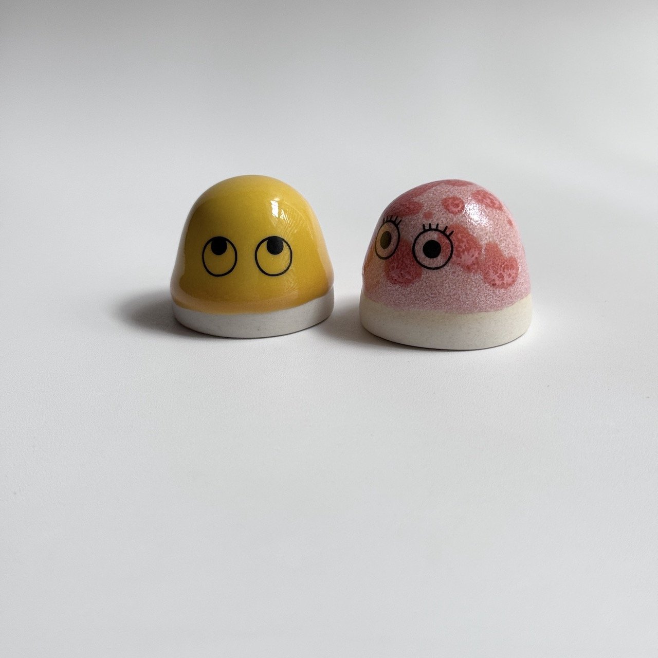 Familia Figurine | Dot | Strawberry | by Studio Arhoj - Lifestory