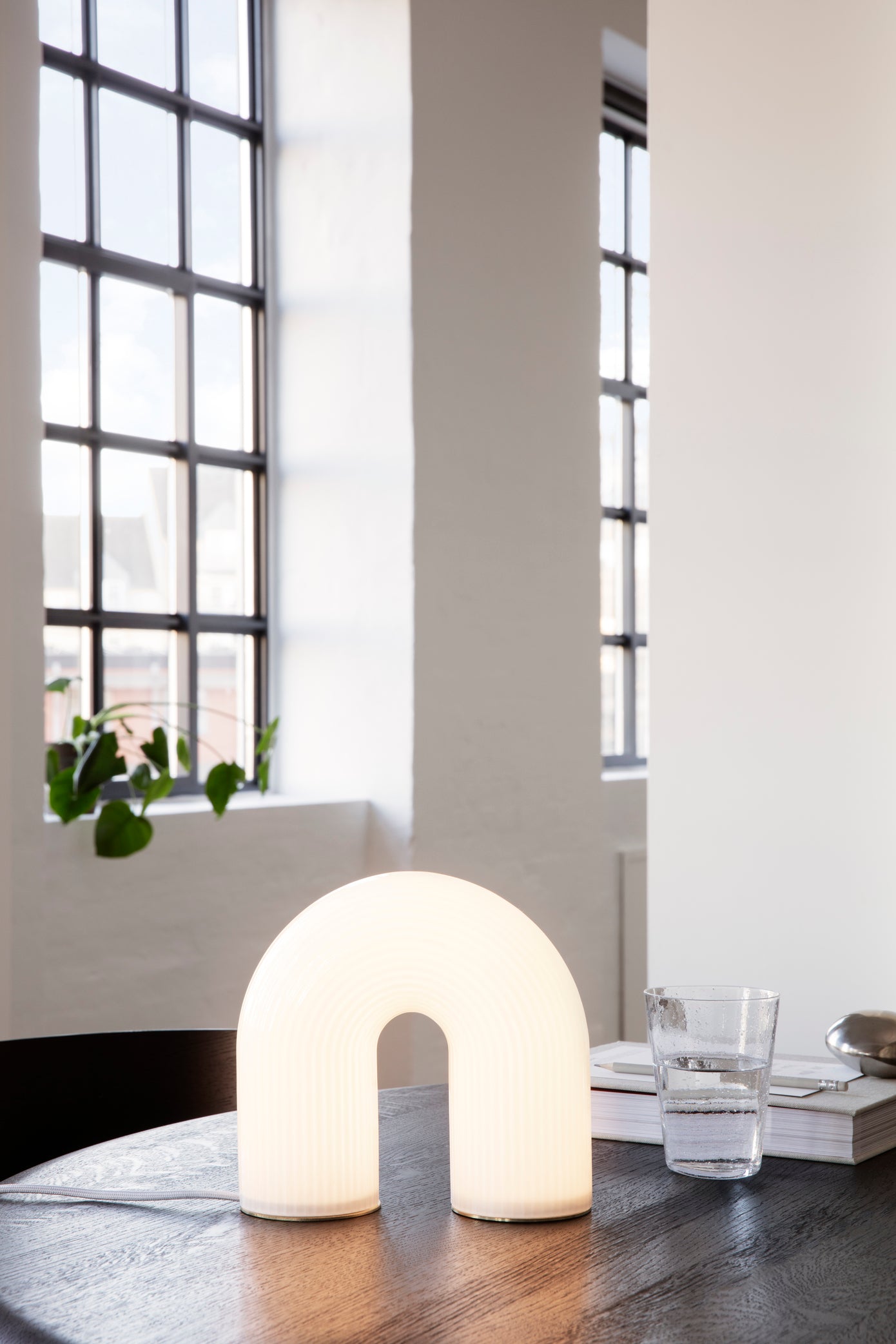 Vuelta arch lamp | White | Reeded Glass - Lifestory - ferm LIVING