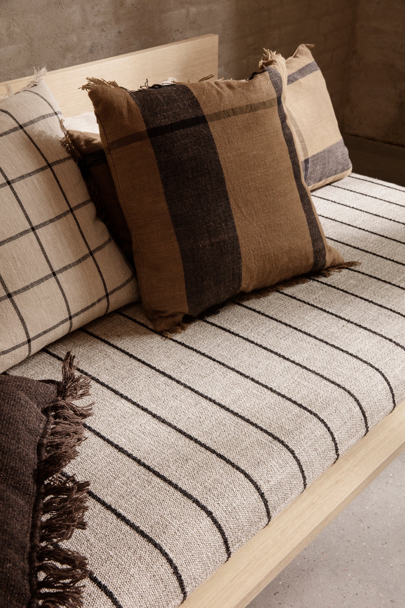Dry Cushion | Sugar Kelp & Black - Lifestory - ferm LIVING