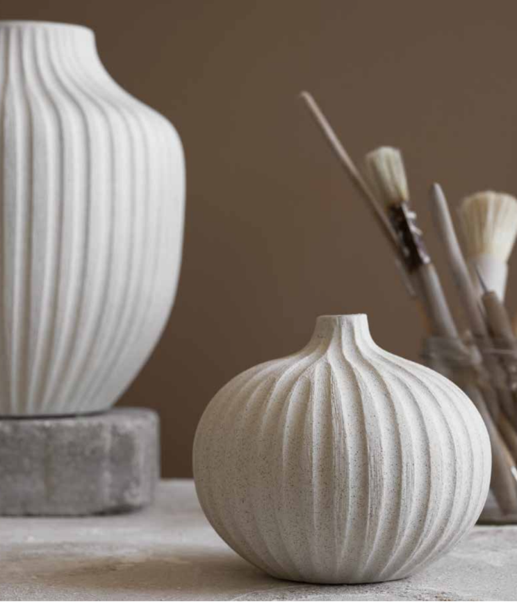 Bari Vase | Medium | Sand White Deep Lines | by Lindform - Lifestory - Lindform