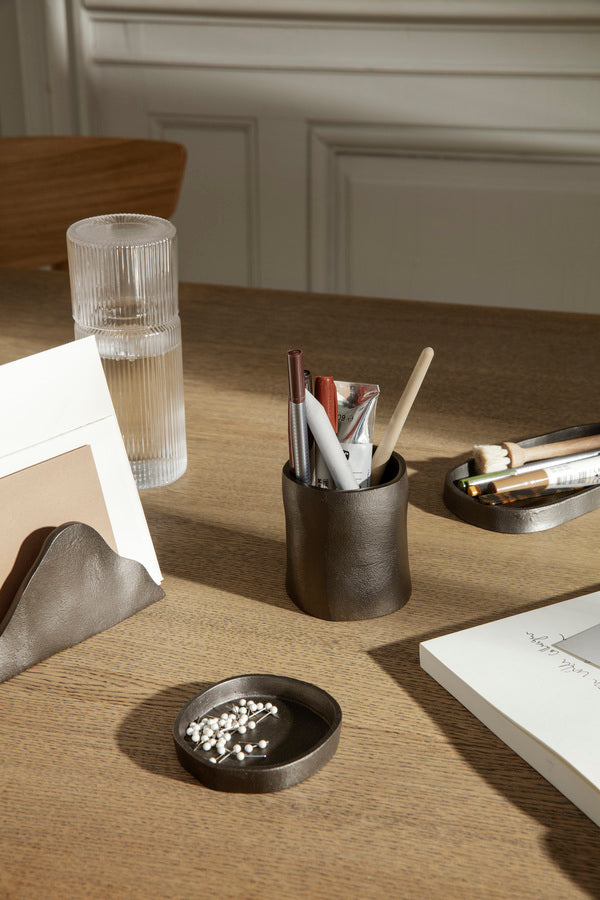 Yama Tray Round | Desk Organiser | Blackened Aluminium - Lifestory - ferm LIVING