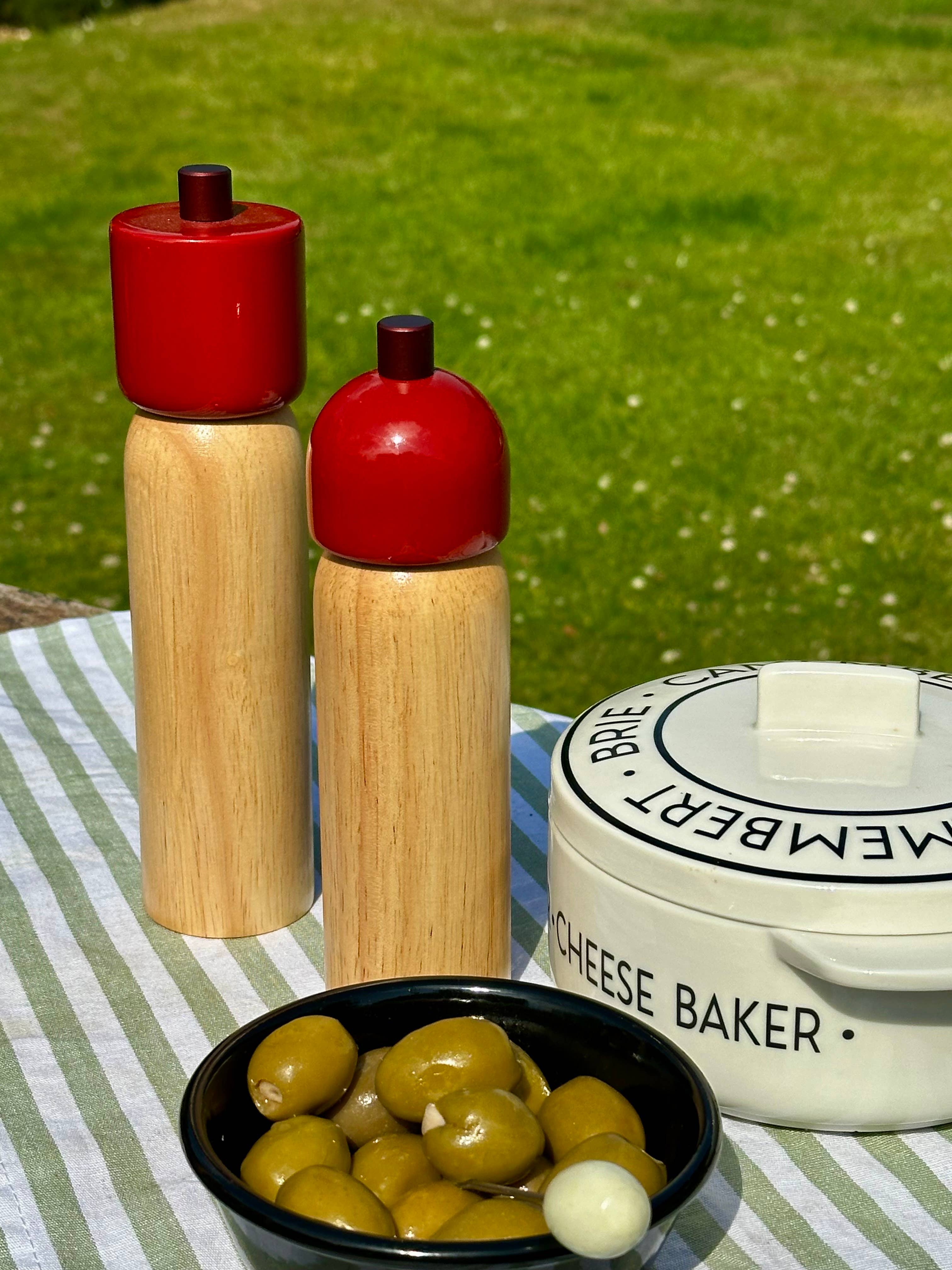 MAEGEN Salt & Pepper Grinder in Red & Natural - 2 Sizes - Lifestory