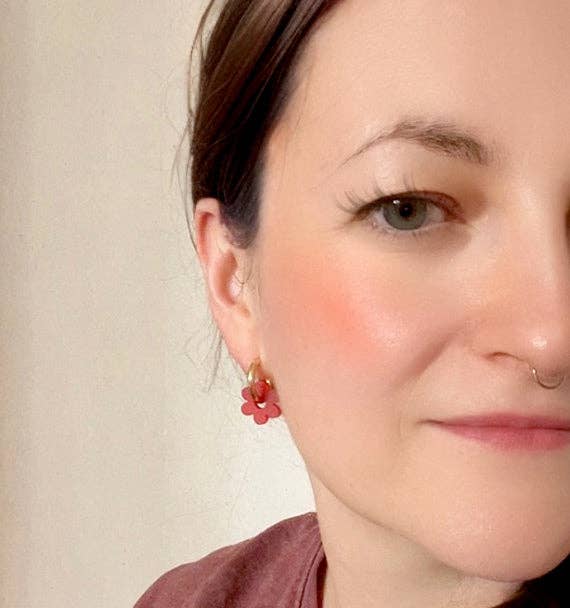Niemalsmehrohne Flower Hoop Earrings in Acrylic - Lifestory
