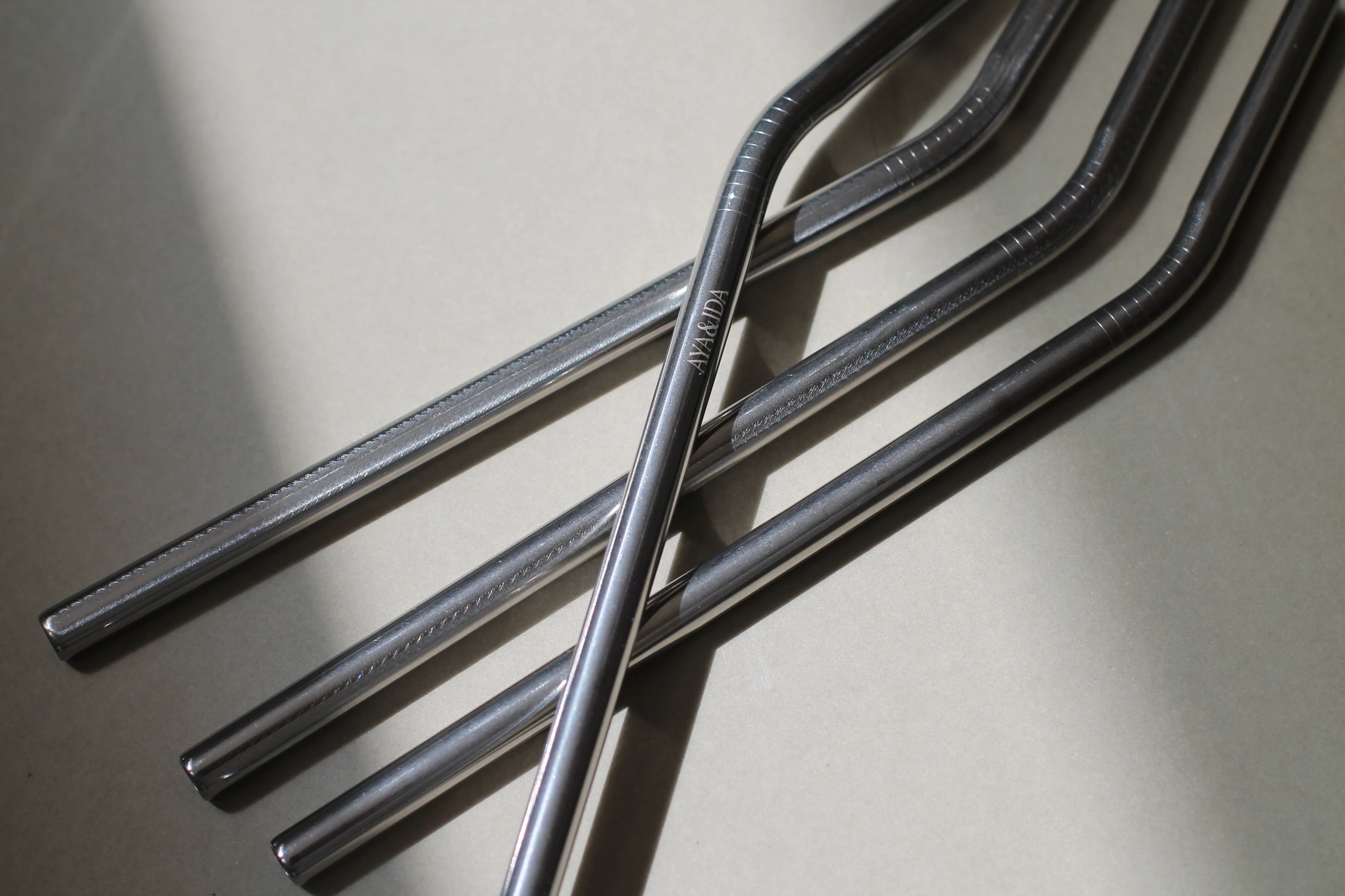 Aya&Ida Set of 4 Reusable Long Bent Steel Straws with Brush