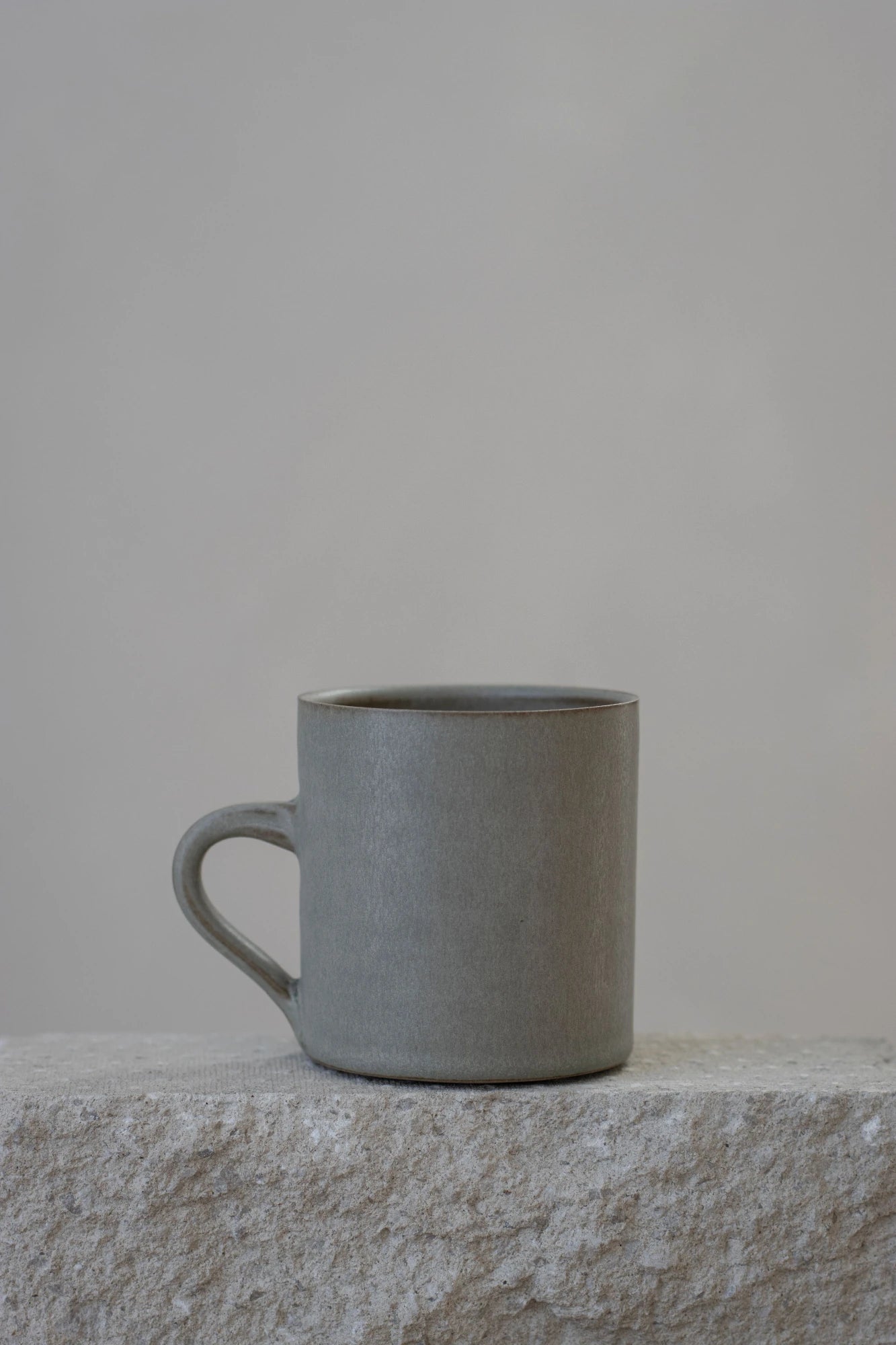 Cylindrical Cup | Feather Grey | by Borja Moronta