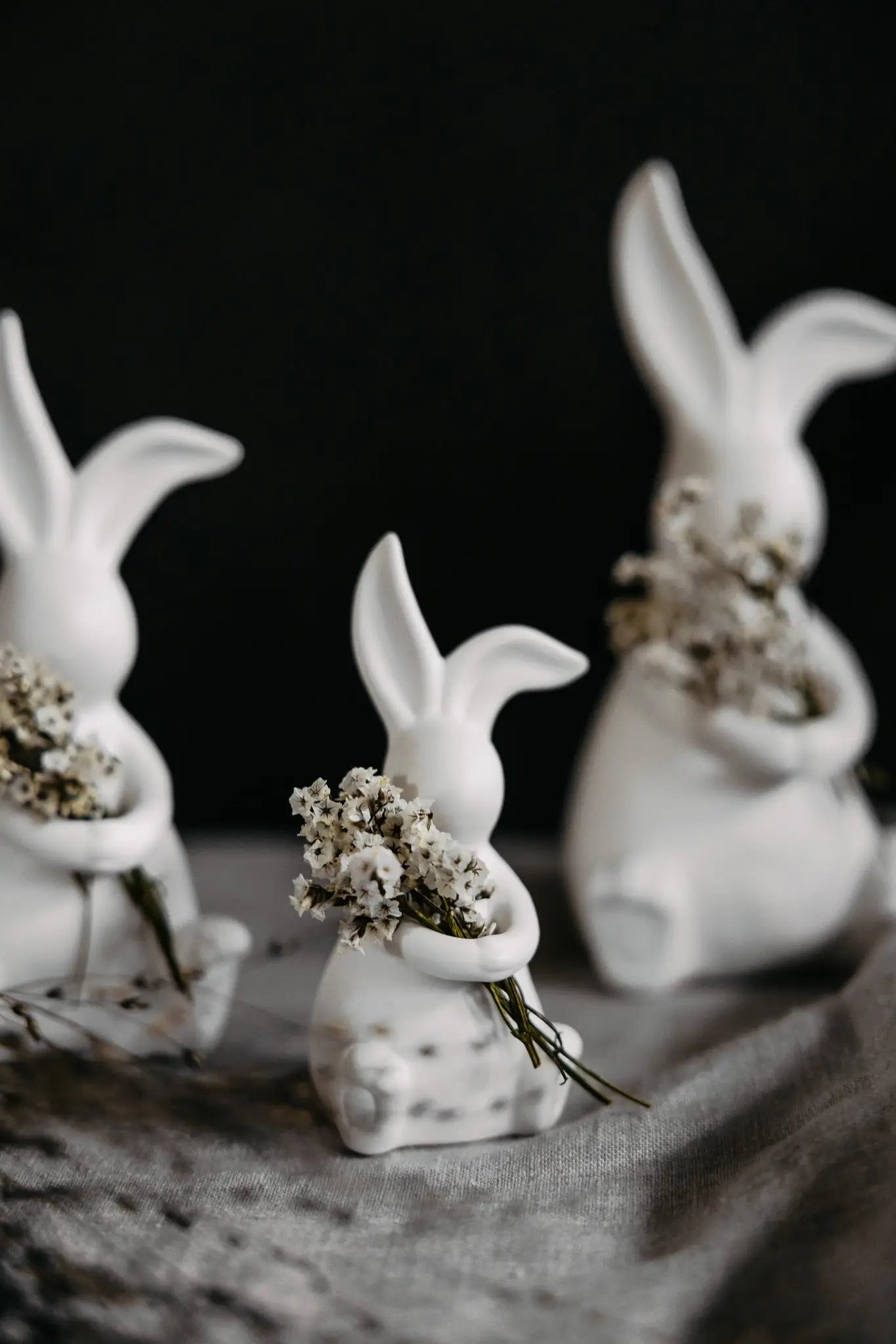 Ceramic Bunny with Open Arms - Elias | White | by Storefactory - Lifestory