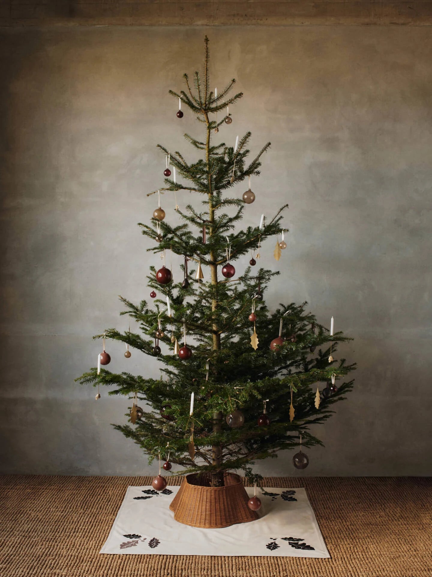 Ferm Living Set of 4 Brass Holly Leaf Ornaments - Lifestory