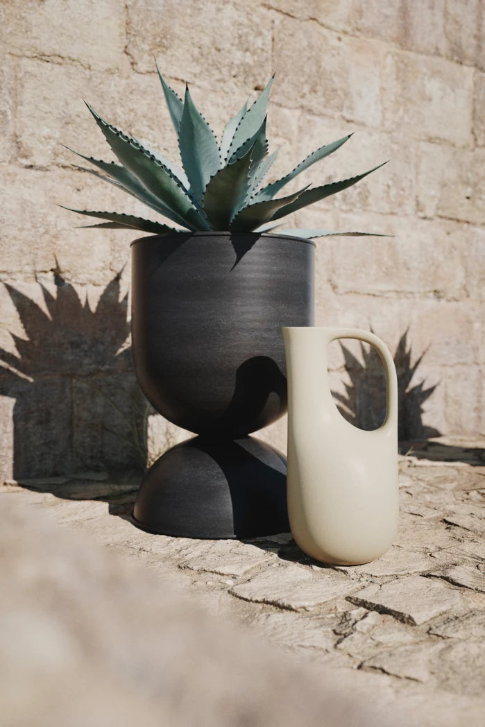 Hourglass Plant Pot | Small | Black | by ferm Living - Lifestory