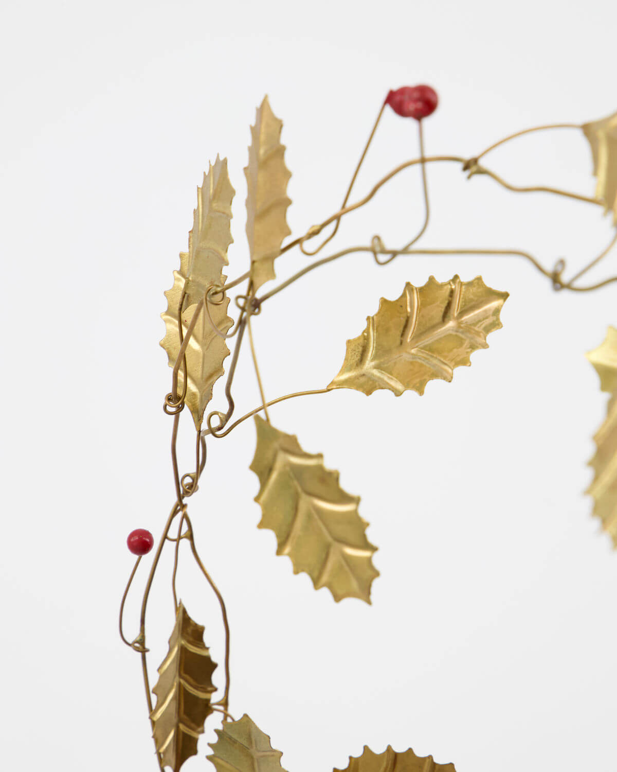 Leaf Garland | Golden & Red | Iron & Wood | by House Doctor - Lifestory
