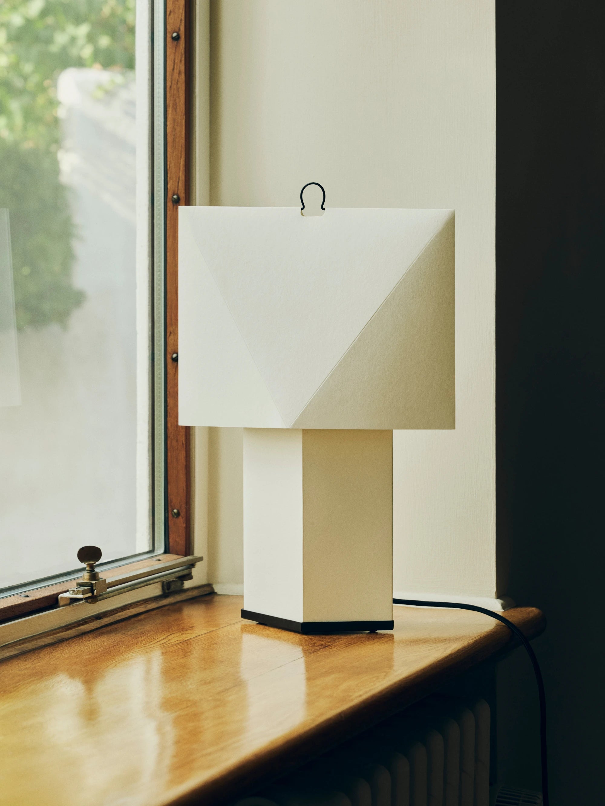 HAY Aplat Table Lamp (H44cm) in White - Lifestory