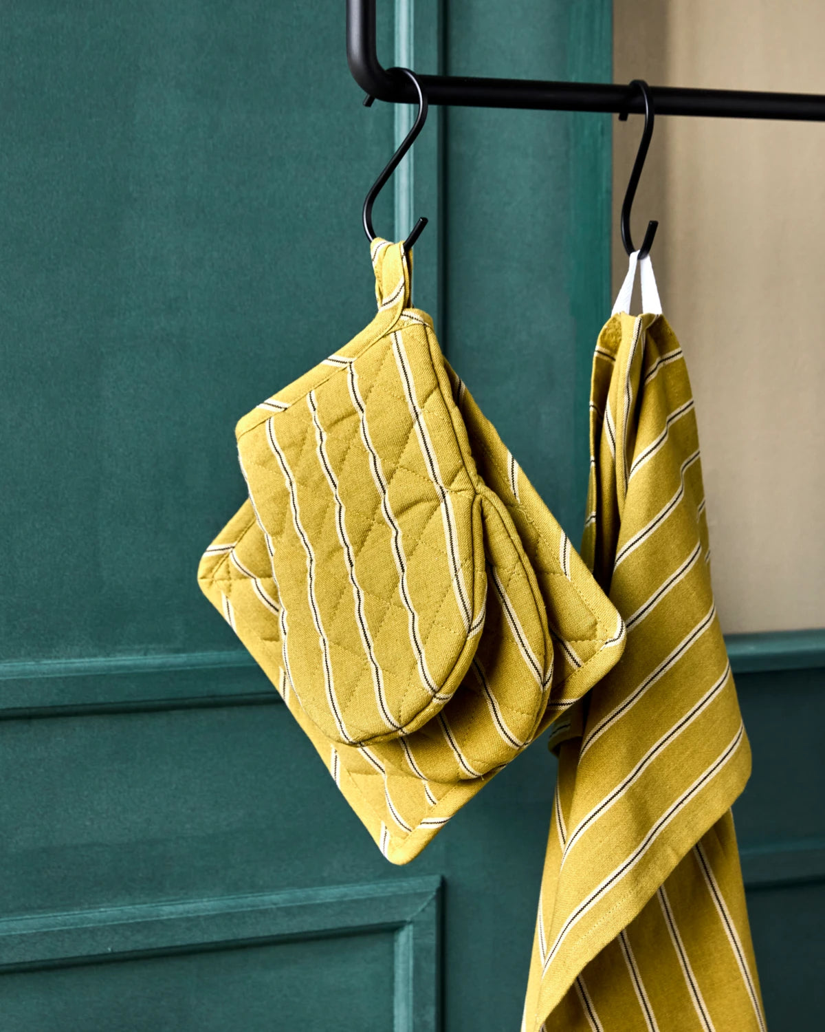 House Doctor Set of 2 Chef Kitchen Gloves in Mustard