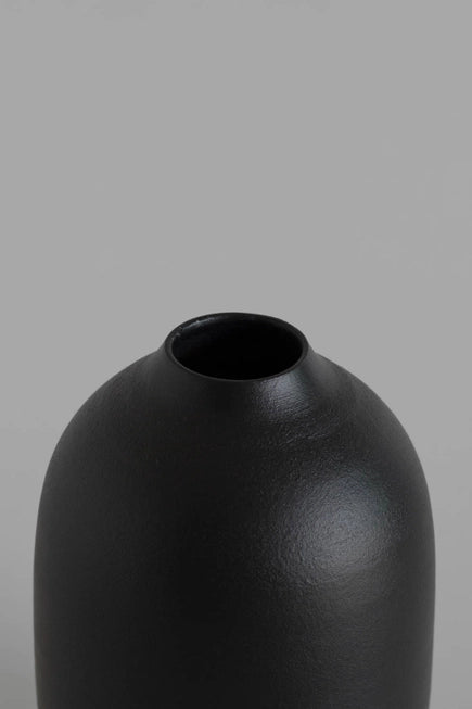 The Island Collection 04 Vase | Black | Handmade Earthenware | by O Cactuu - Lifestory