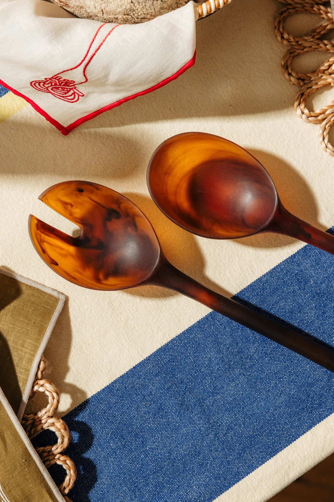 MAEGEN Salad Servers Set in Various Resin Colours - Lifestory