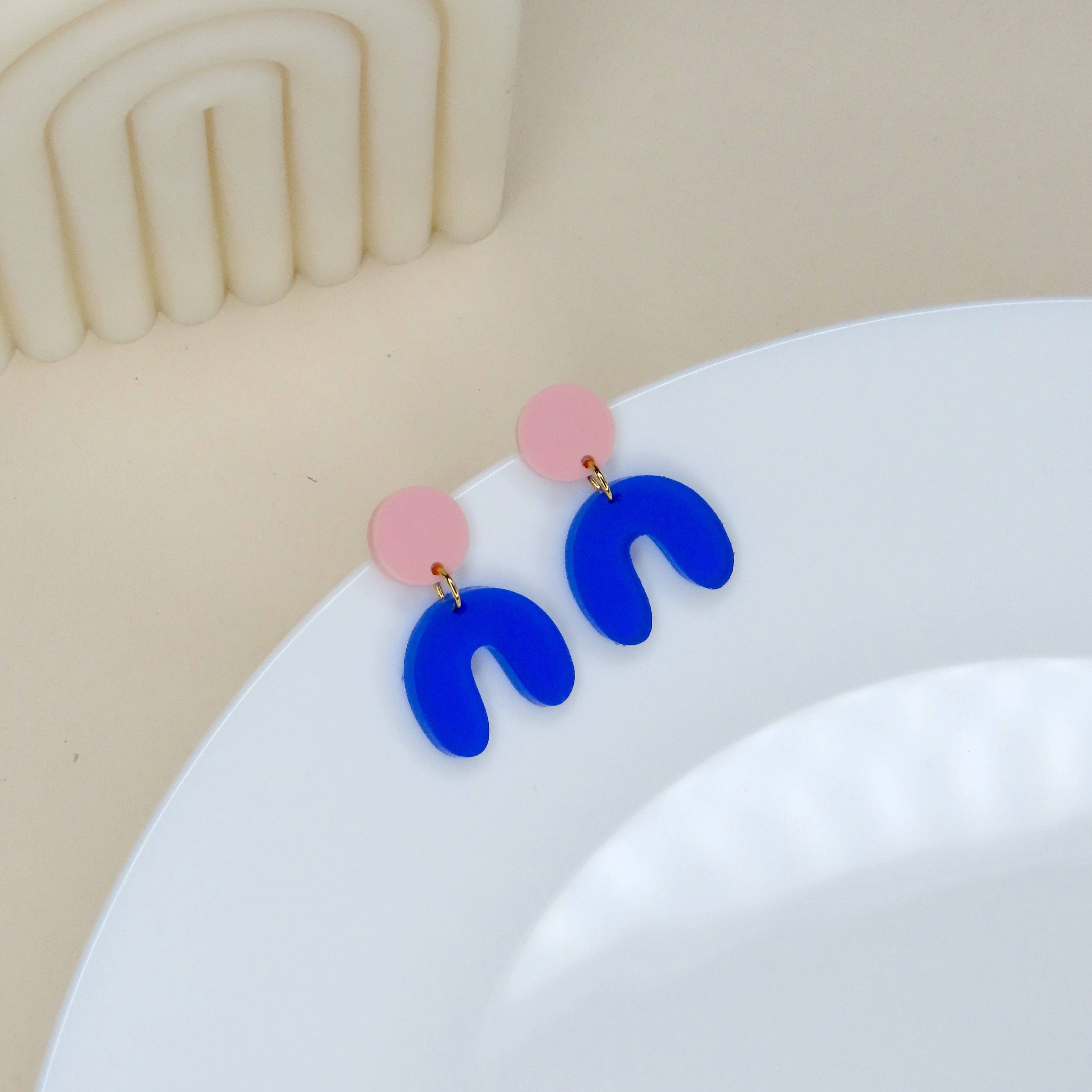Niemalsmehrohne Arch Bow Earrings in Acrylic - Lifestory