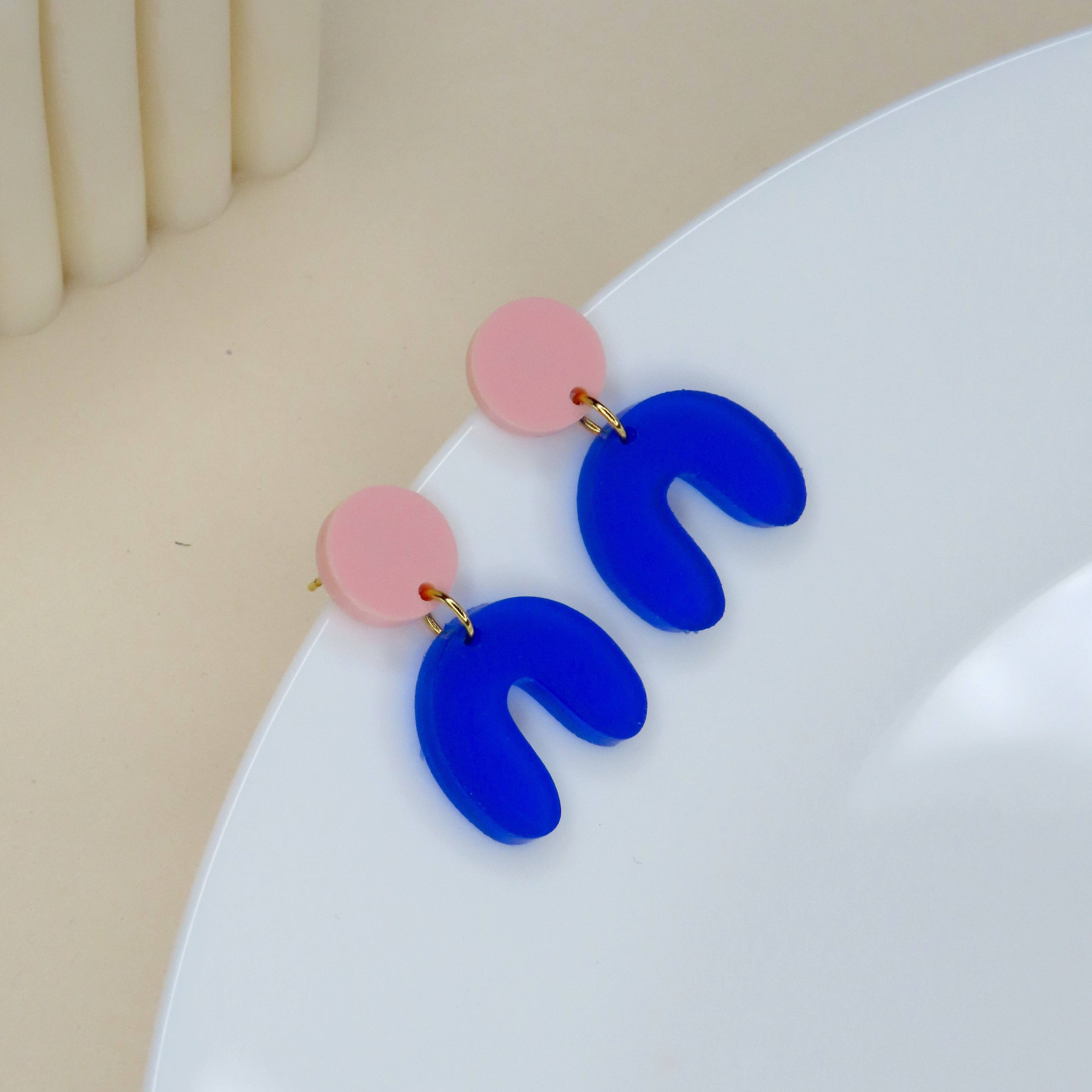 Niemalsmehrohne Arch Bow Earrings in Acrylic - Lifestory